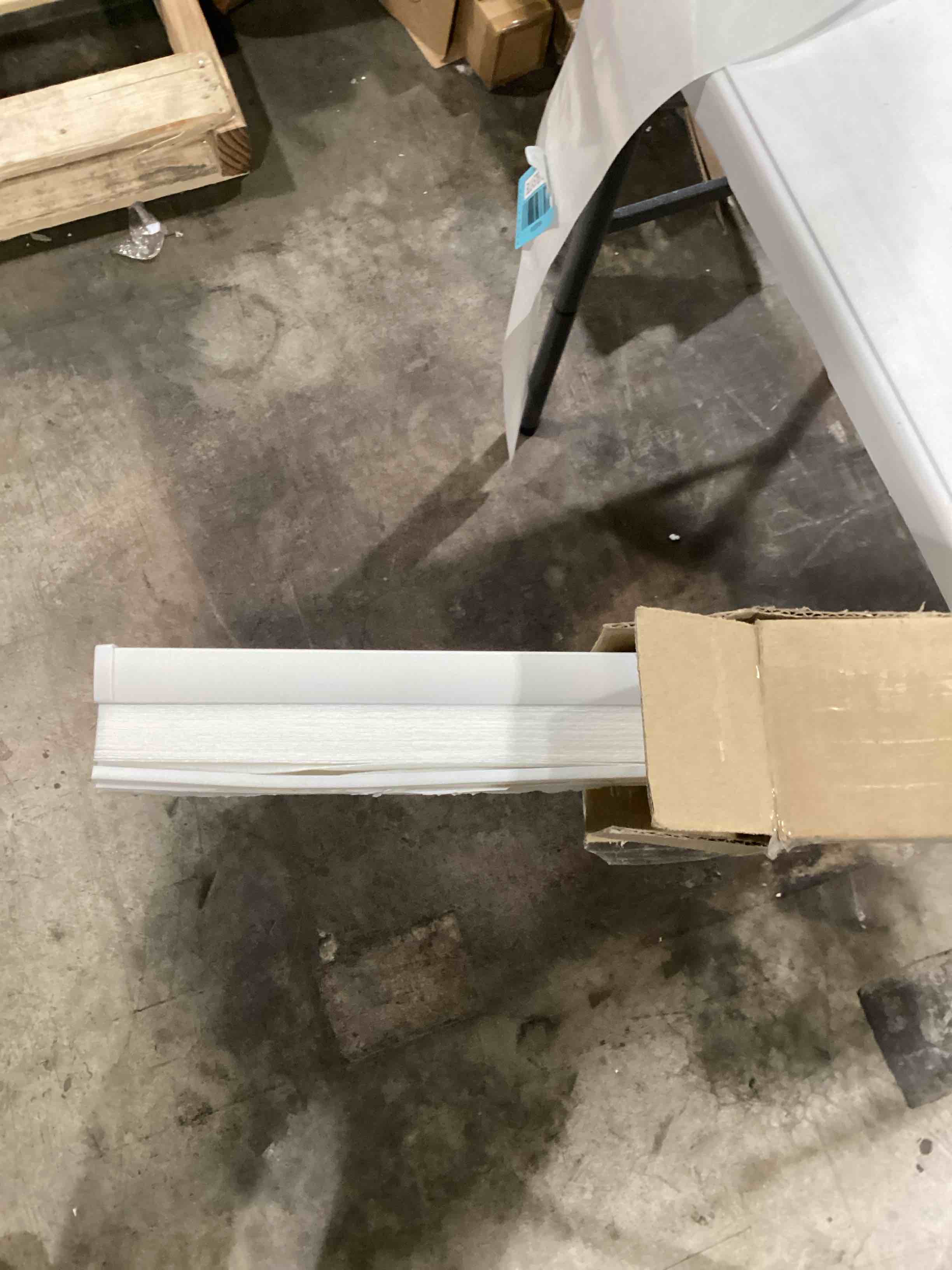 https://s3.amazonaws.com/lotting-images-prod/bidfta/BLU5787558_1707395354712.jpeg
