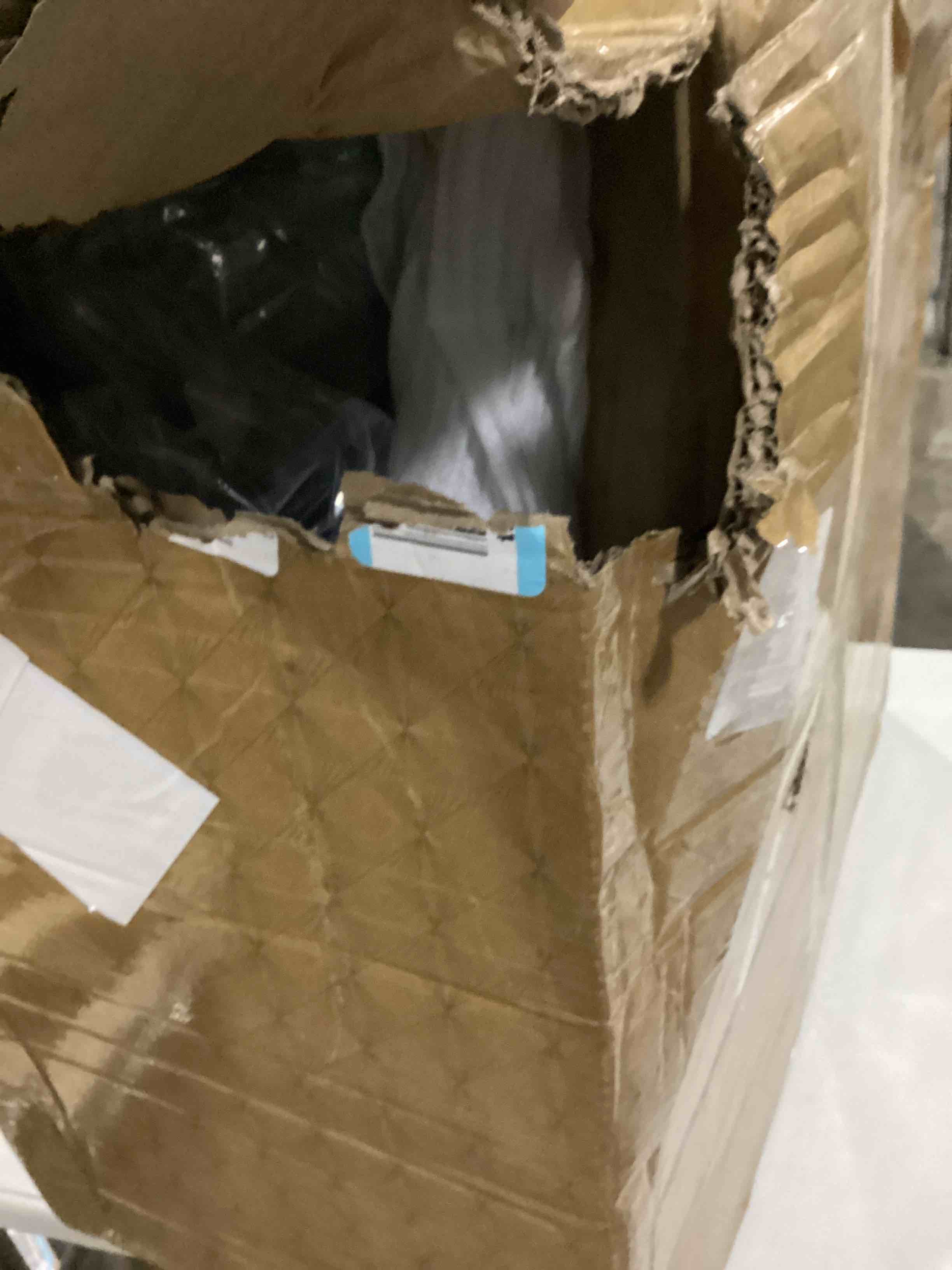 https://s3.amazonaws.com/lotting-images-prod/bidfta/BLU5787839_1707500853732.jpeg
