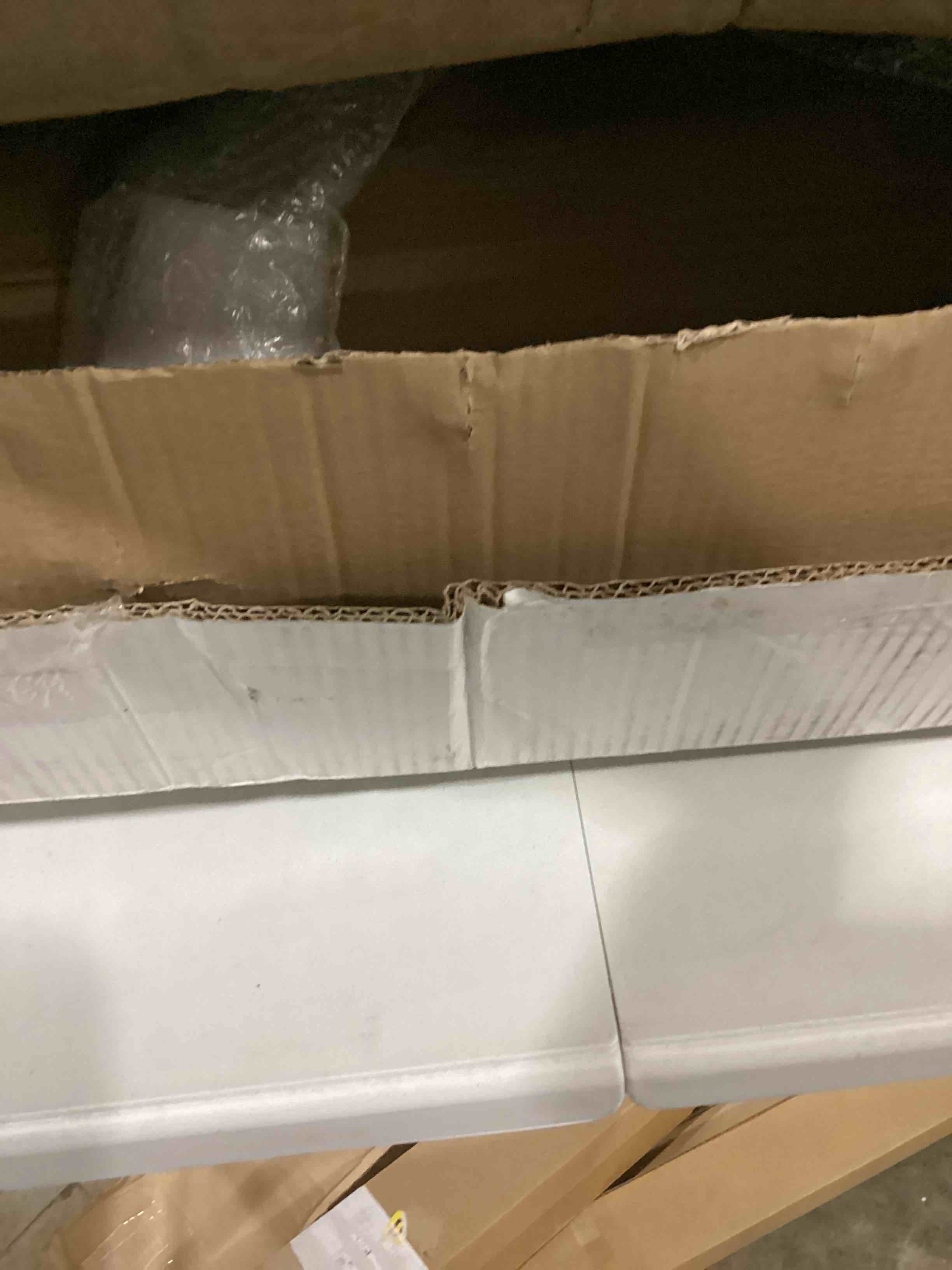 https://s3.amazonaws.com/lotting-images-prod/bidfta/BLU5787840_1707500968466.jpeg