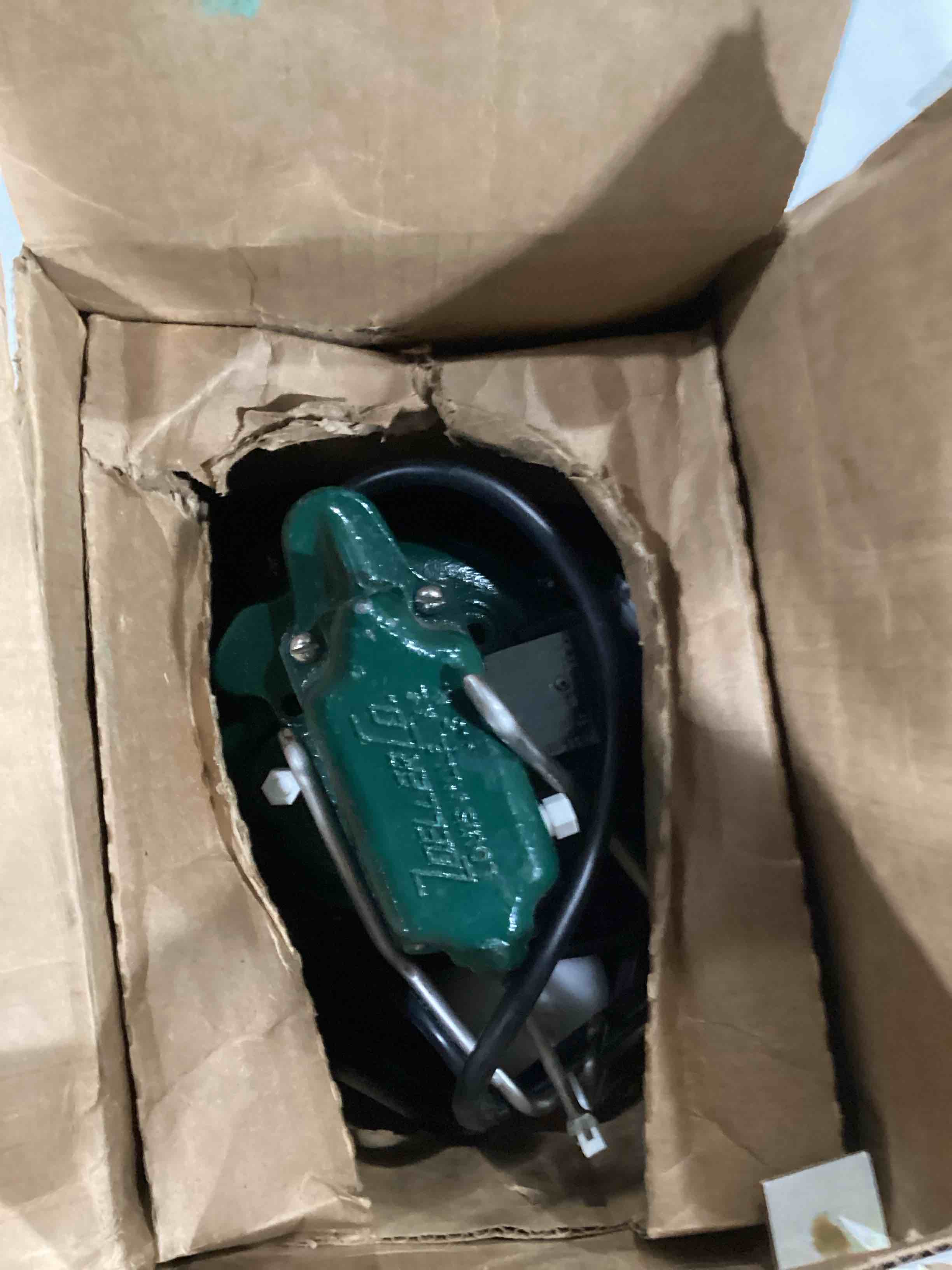 https://s3.amazonaws.com/lotting-images-prod/bidfta/BLU5787905_1707742139955.jpeg