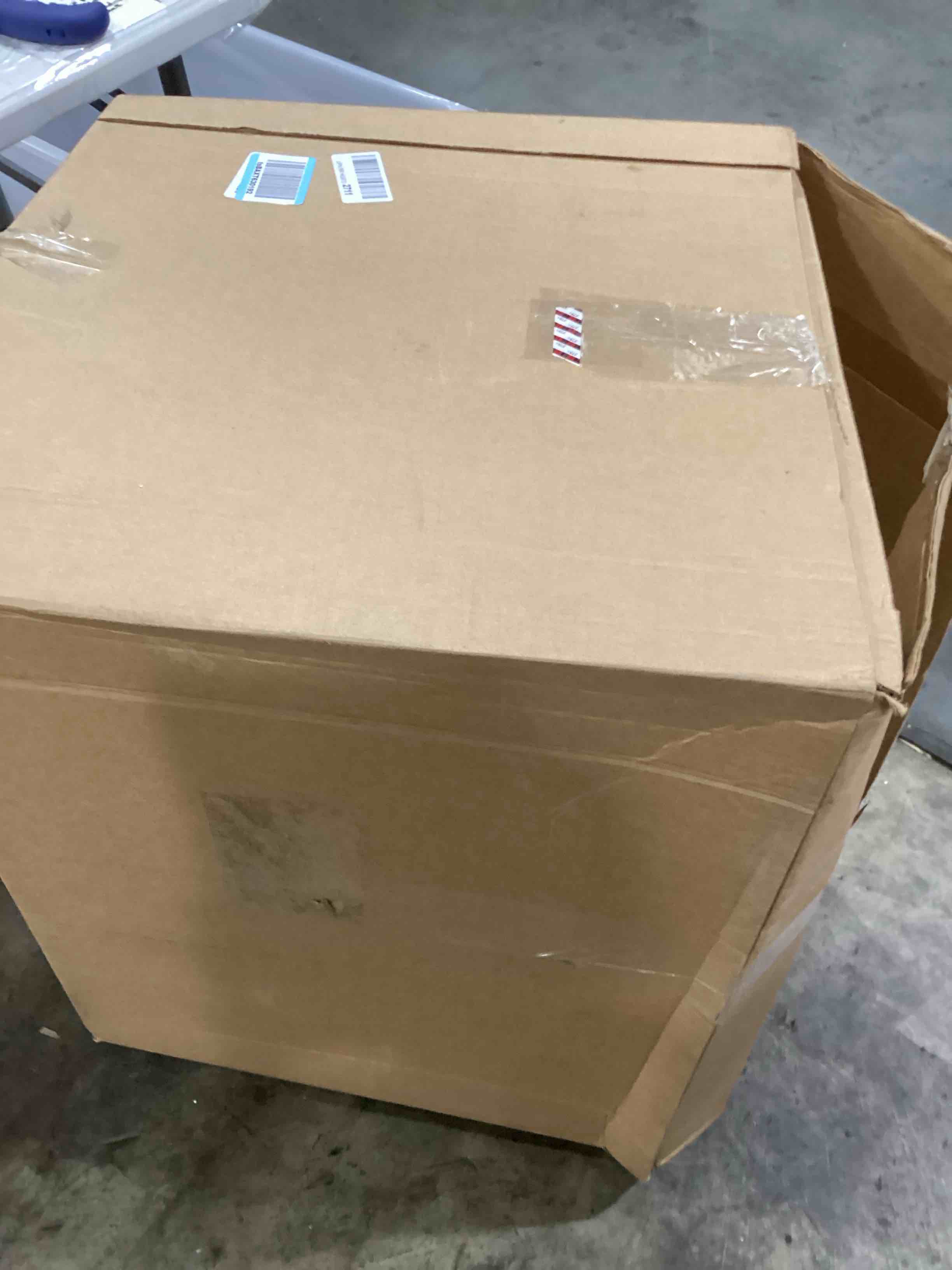 https://s3.amazonaws.com/lotting-images-prod/bidfta/BLU5787907_1707742394578.jpeg
