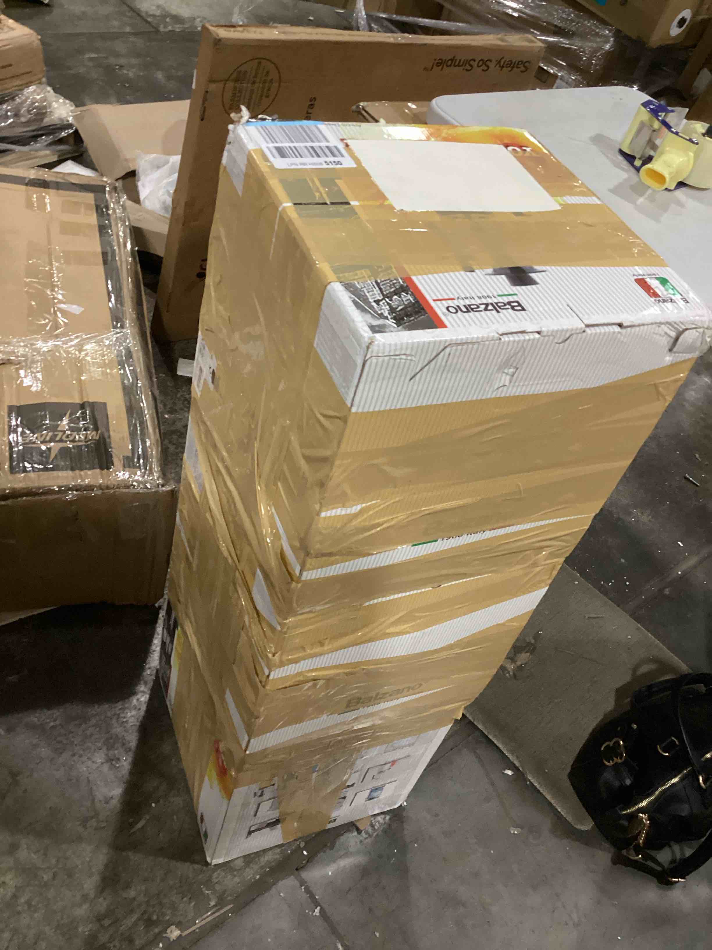 https://s3.amazonaws.com/lotting-images-prod/bidfta/BLU5788243_1708113092927.jpeg