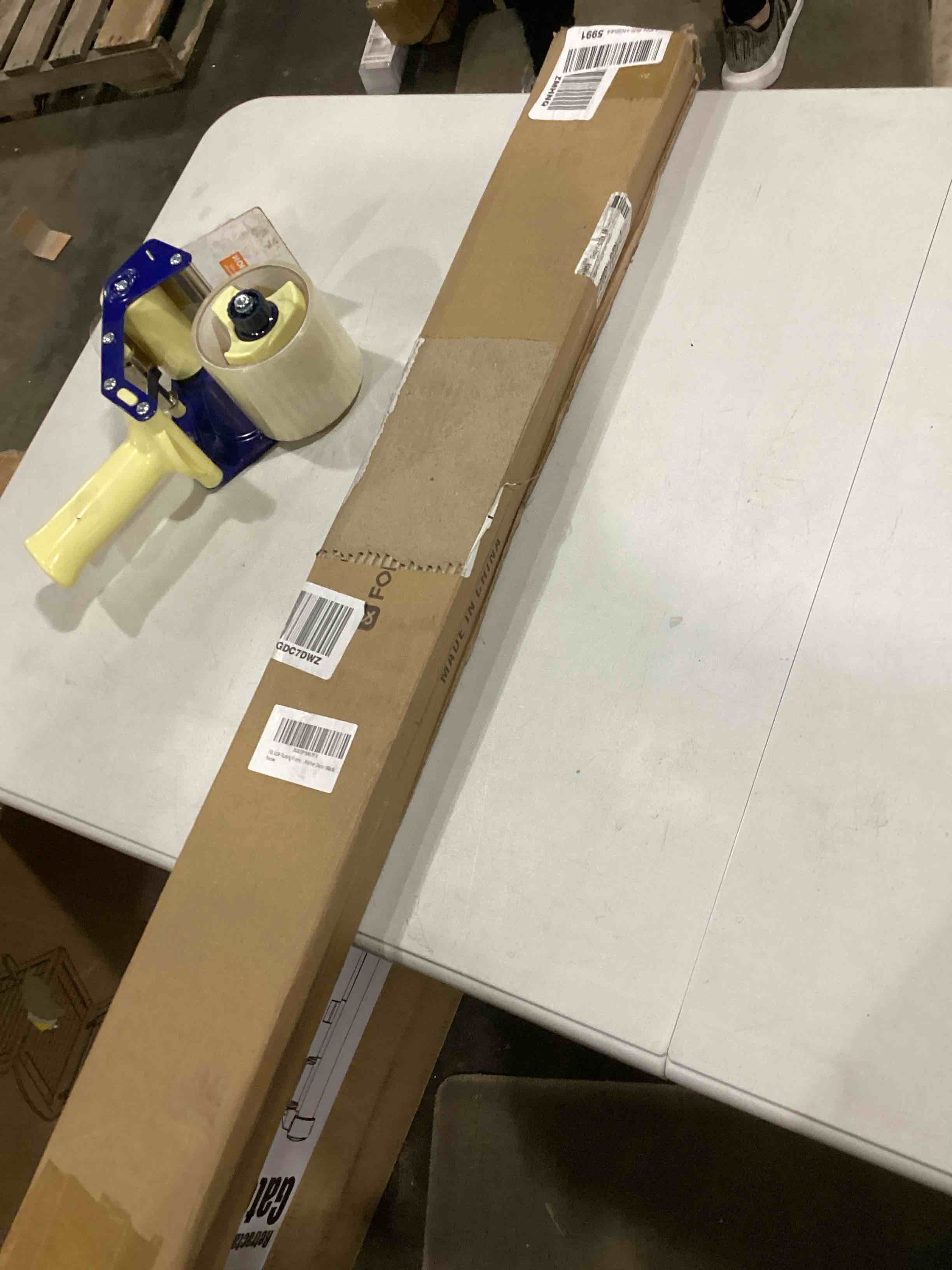 https://s3.amazonaws.com/lotting-images-prod/bidfta/BLU5788260_1708349407994.jpeg