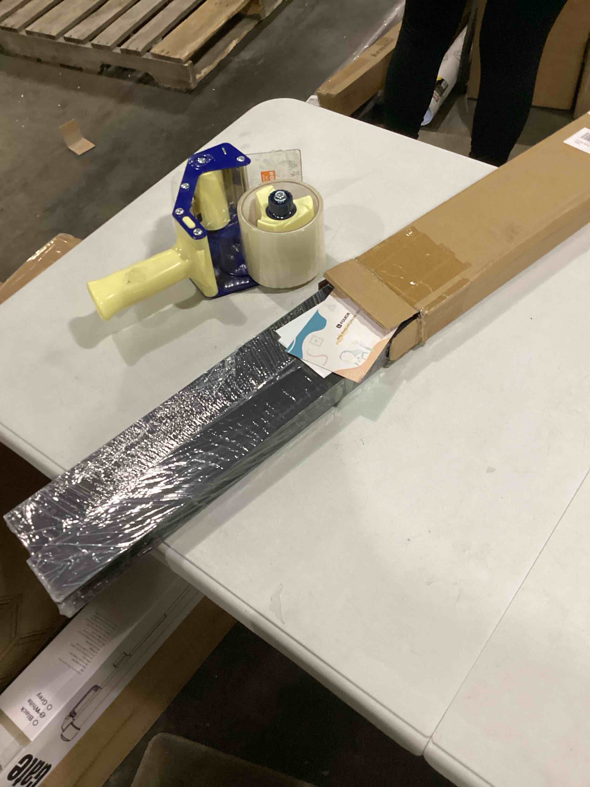 https://s3.amazonaws.com/lotting-images-prod/bidfta/BLU5788260_1708349464861.jpeg