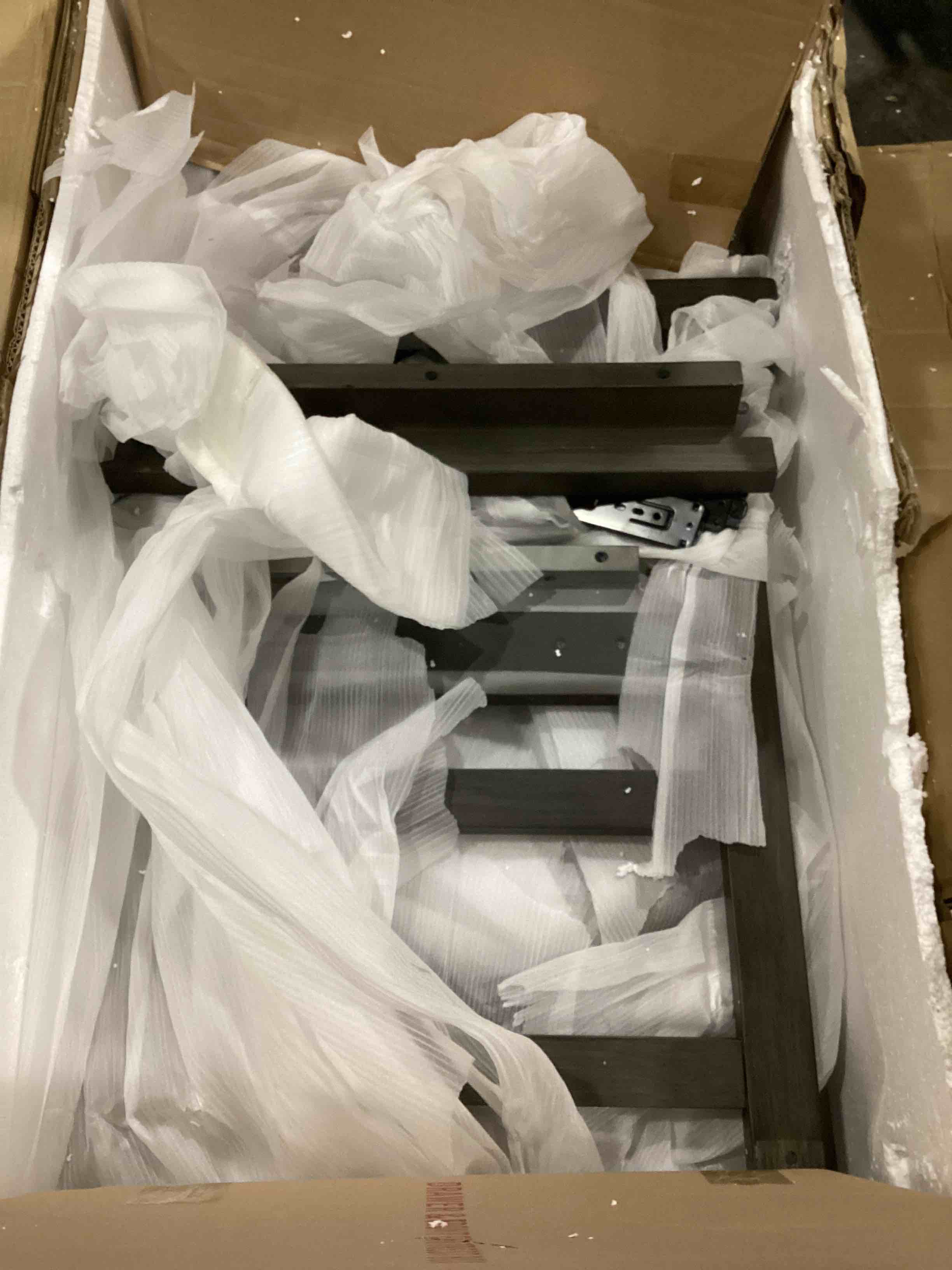 https://s3.amazonaws.com/lotting-images-prod/bidfta/BLU5788359_1708526912674.jpeg