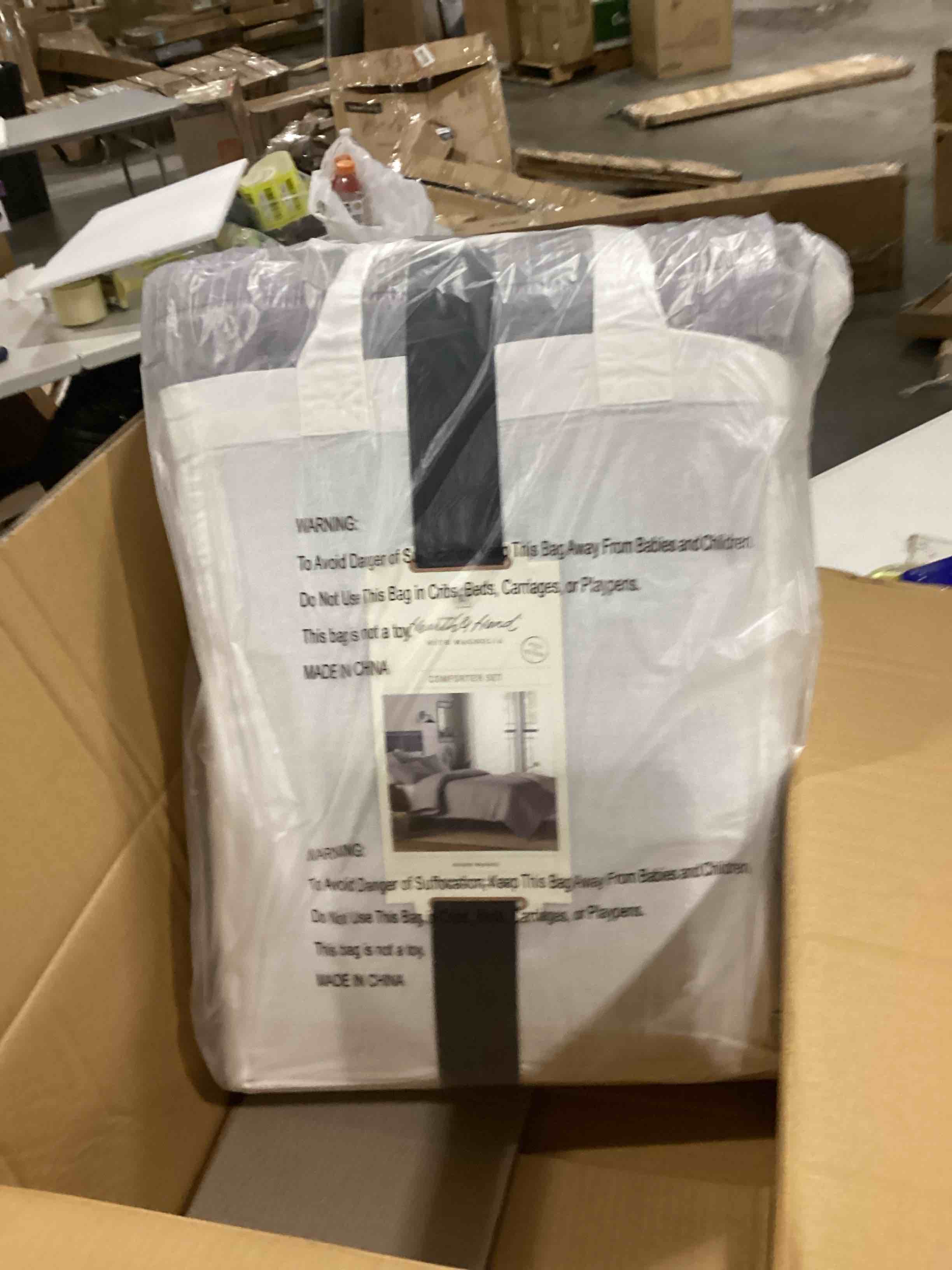 https://s3.amazonaws.com/lotting-images-prod/bidfta/BLU5788734_1709229591146.jpeg