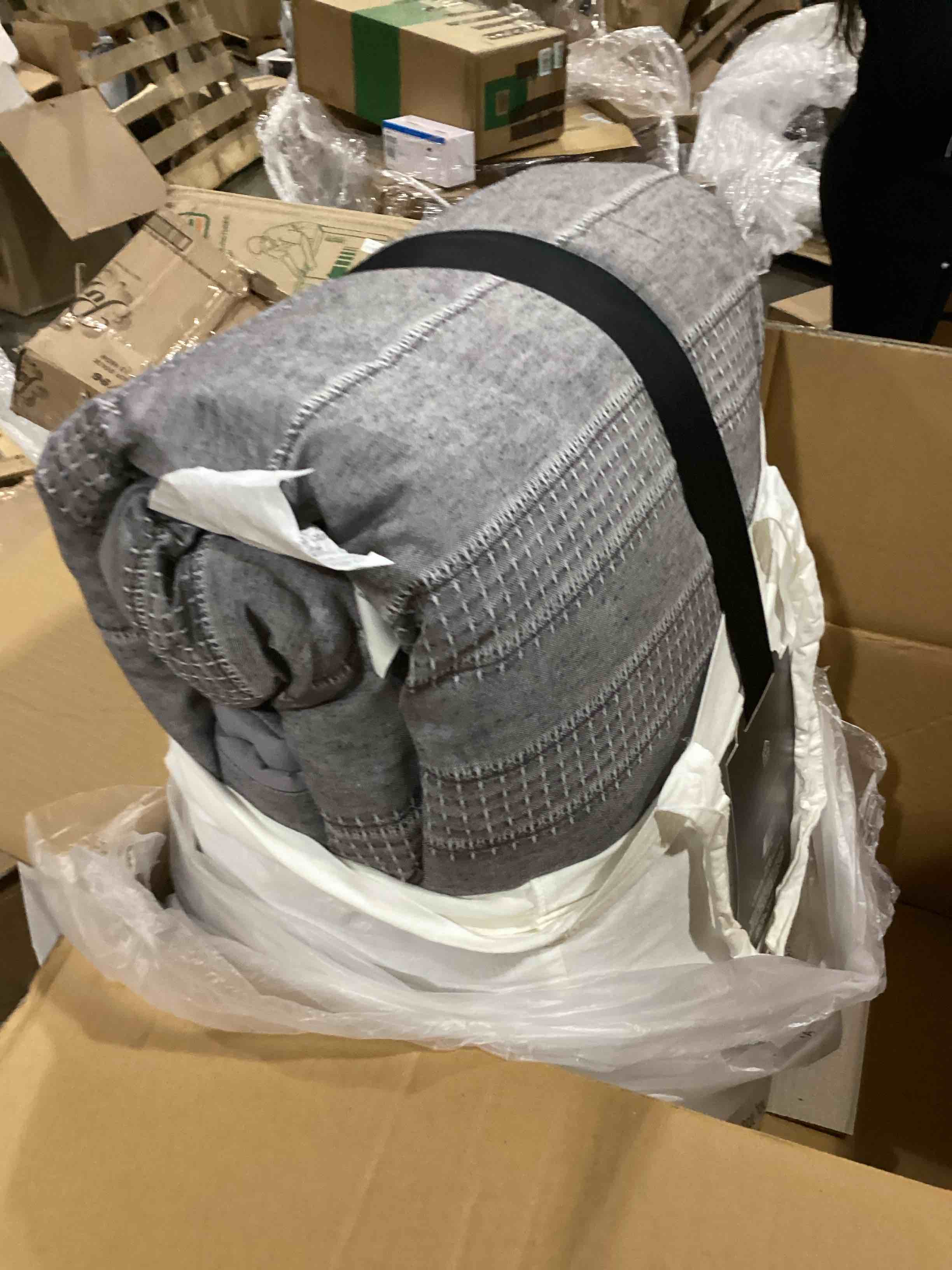 https://s3.amazonaws.com/lotting-images-prod/bidfta/BLU5788734_1709229645658.jpeg