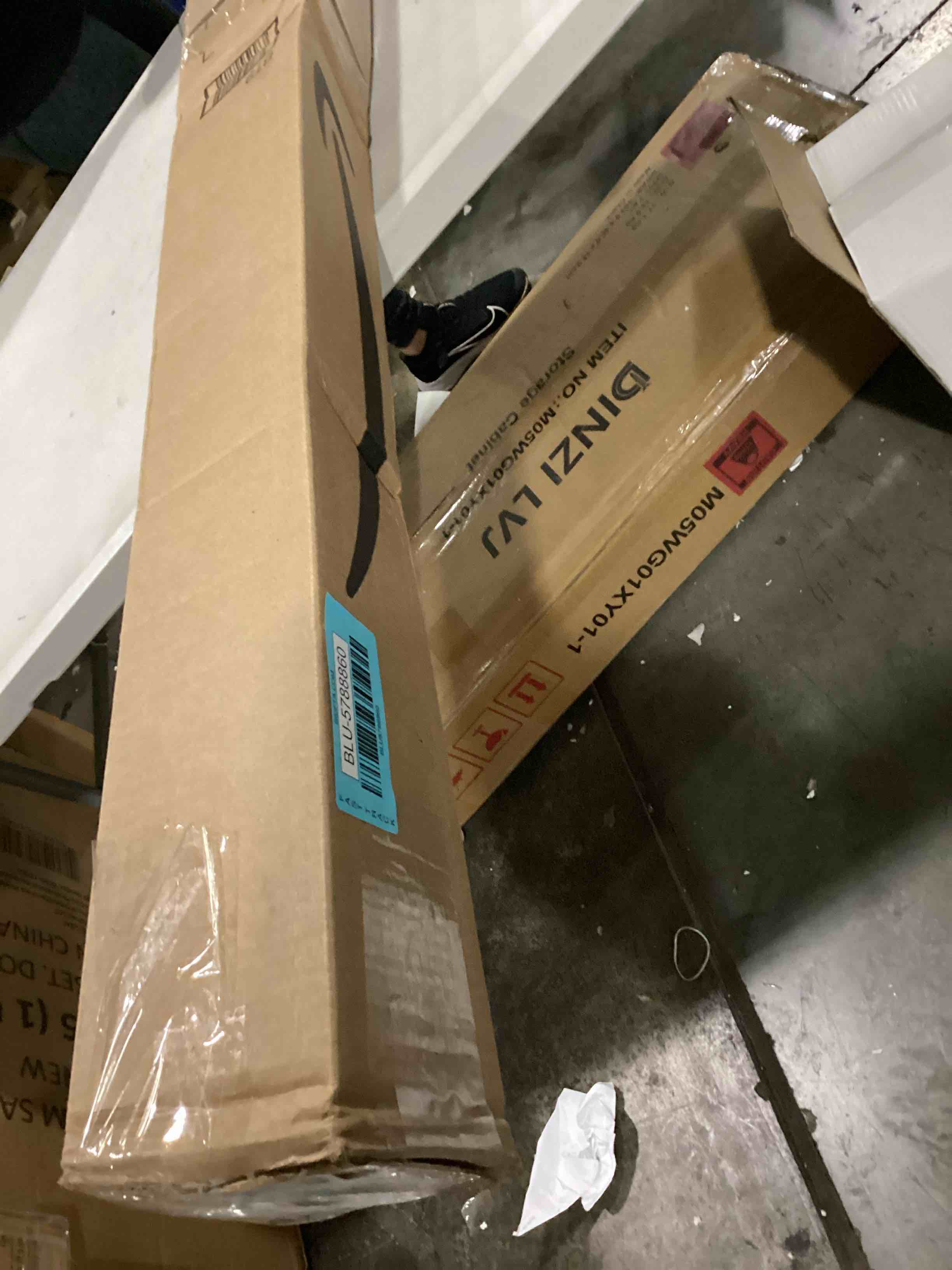 https://s3.amazonaws.com/lotting-images-prod/bidfta/BLU5788860_1709554992932.jpeg