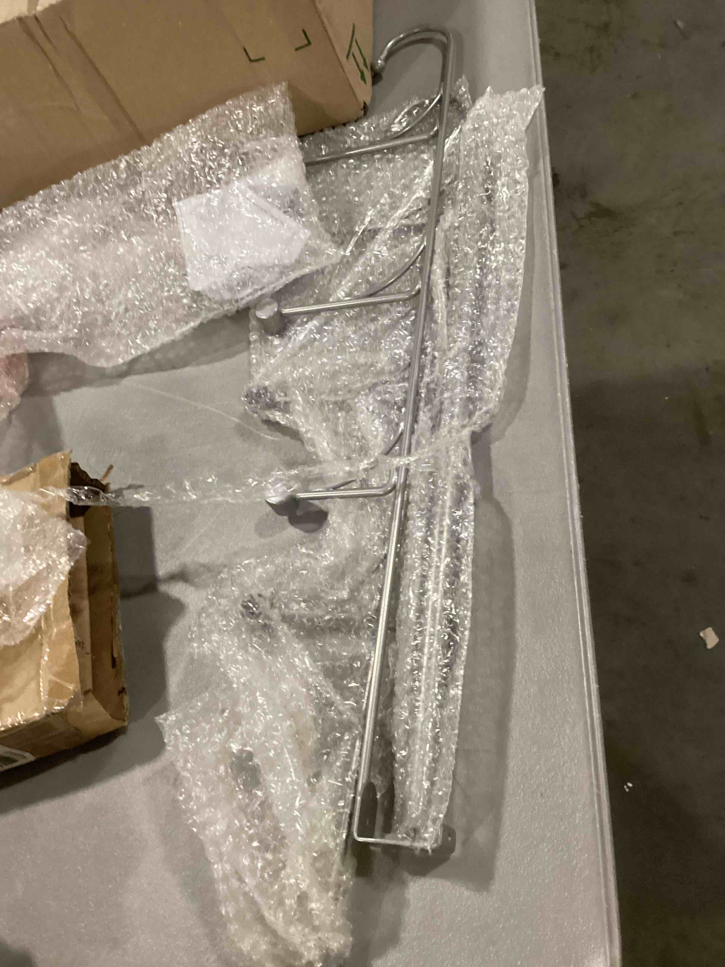https://s3.amazonaws.com/lotting-images-prod/bidfta/BLU5789653_1709122713498.jpeg