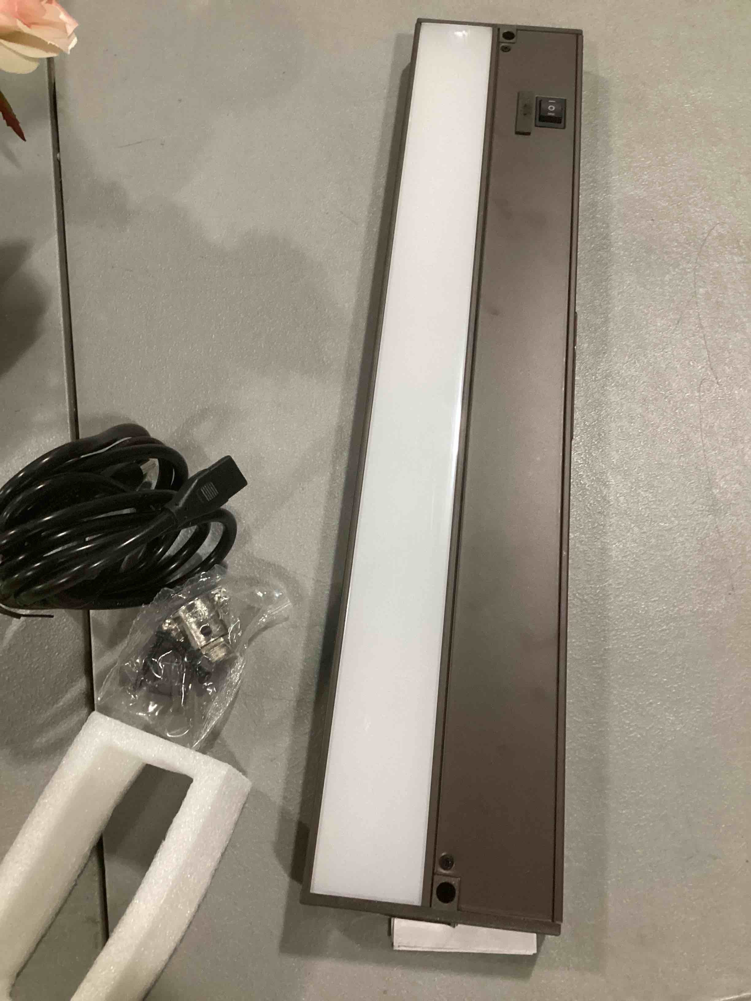 https://s3.amazonaws.com/lotting-images-prod/bidfta/BLU5789824_1709232223140.jpeg