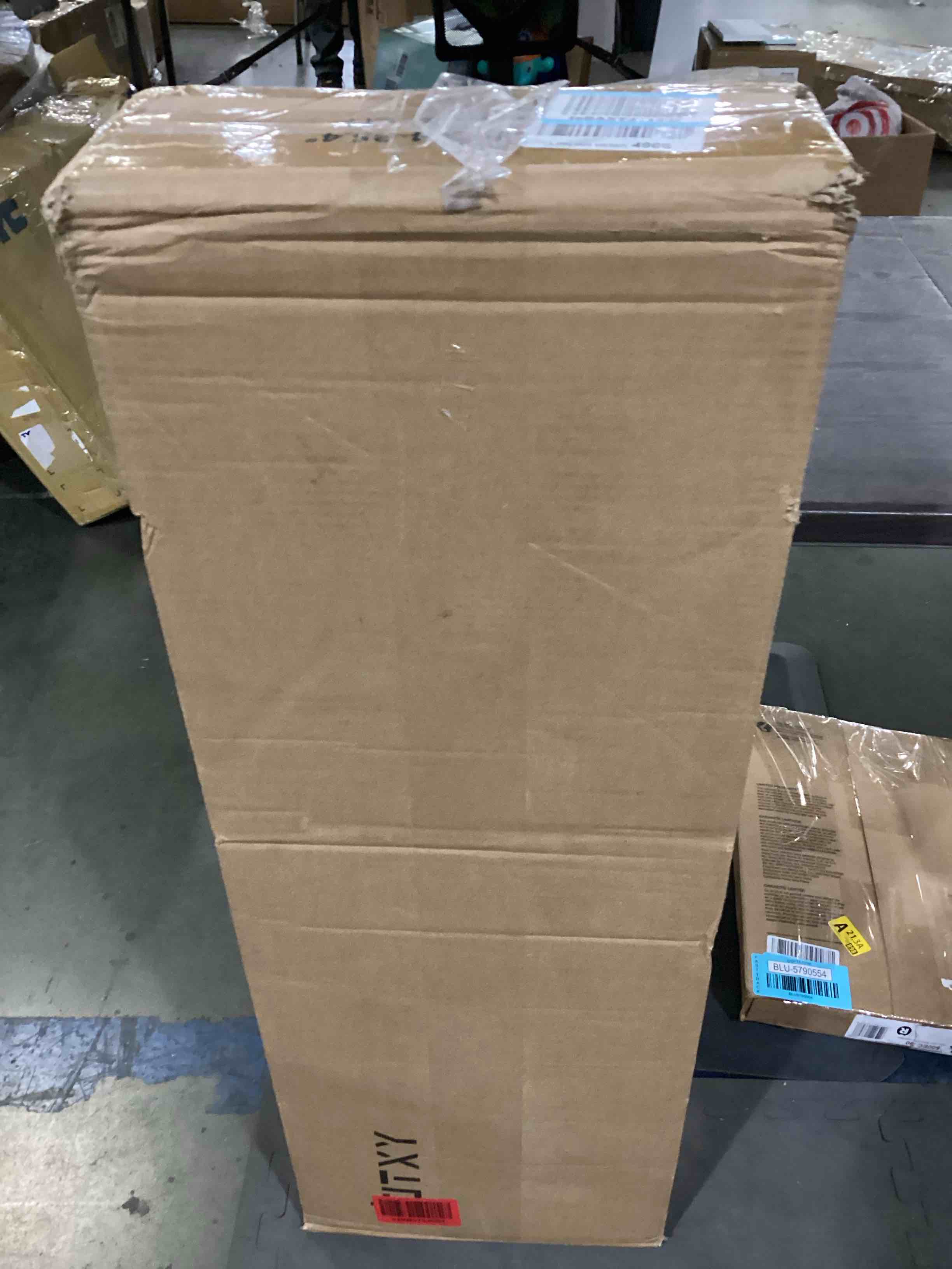 https://s3.amazonaws.com/lotting-images-prod/bidfta/BLU5790564_1707742263383.jpeg