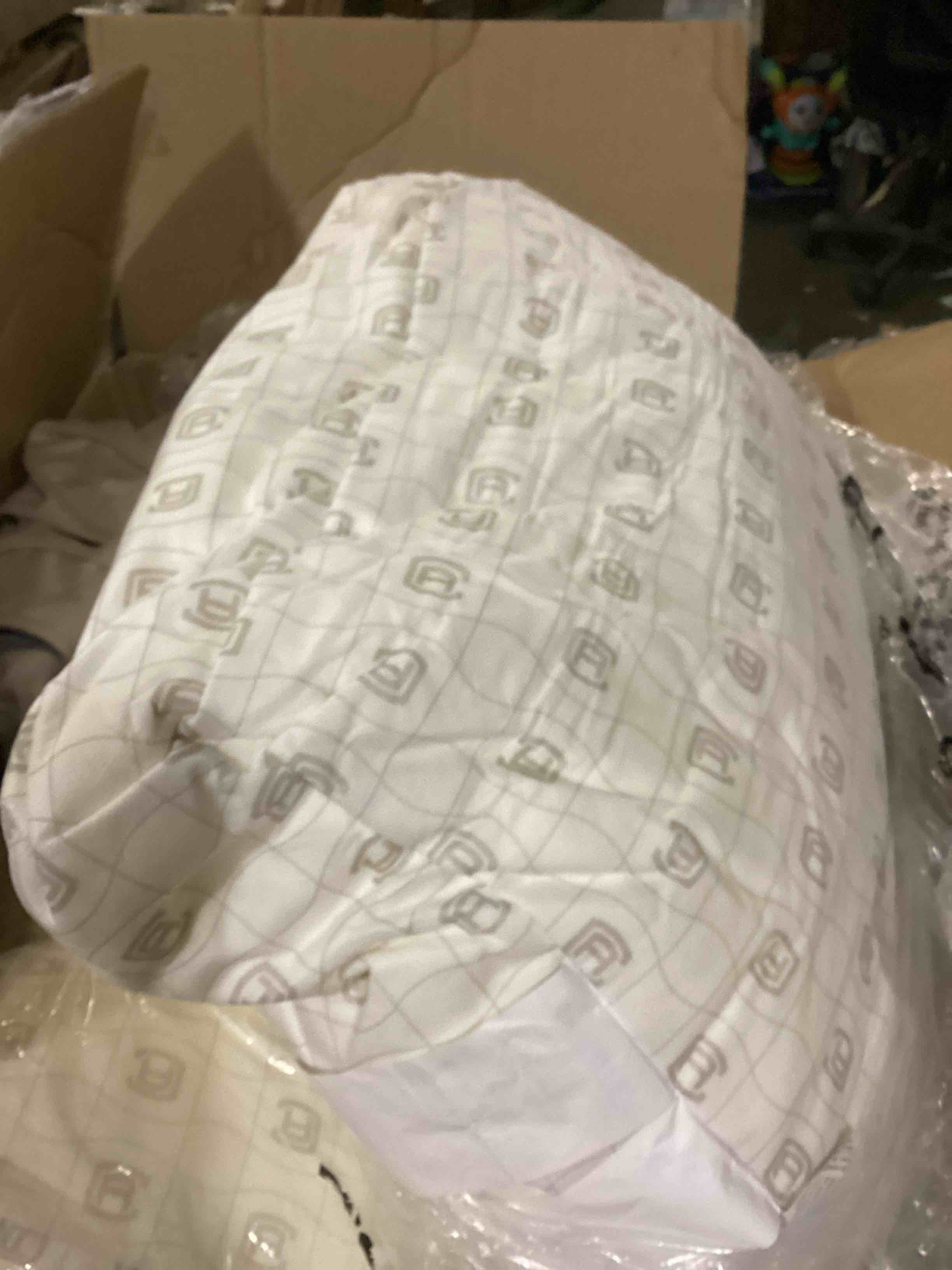 https://s3.amazonaws.com/lotting-images-prod/bidfta/BLU5790903_1708097403272.jpeg