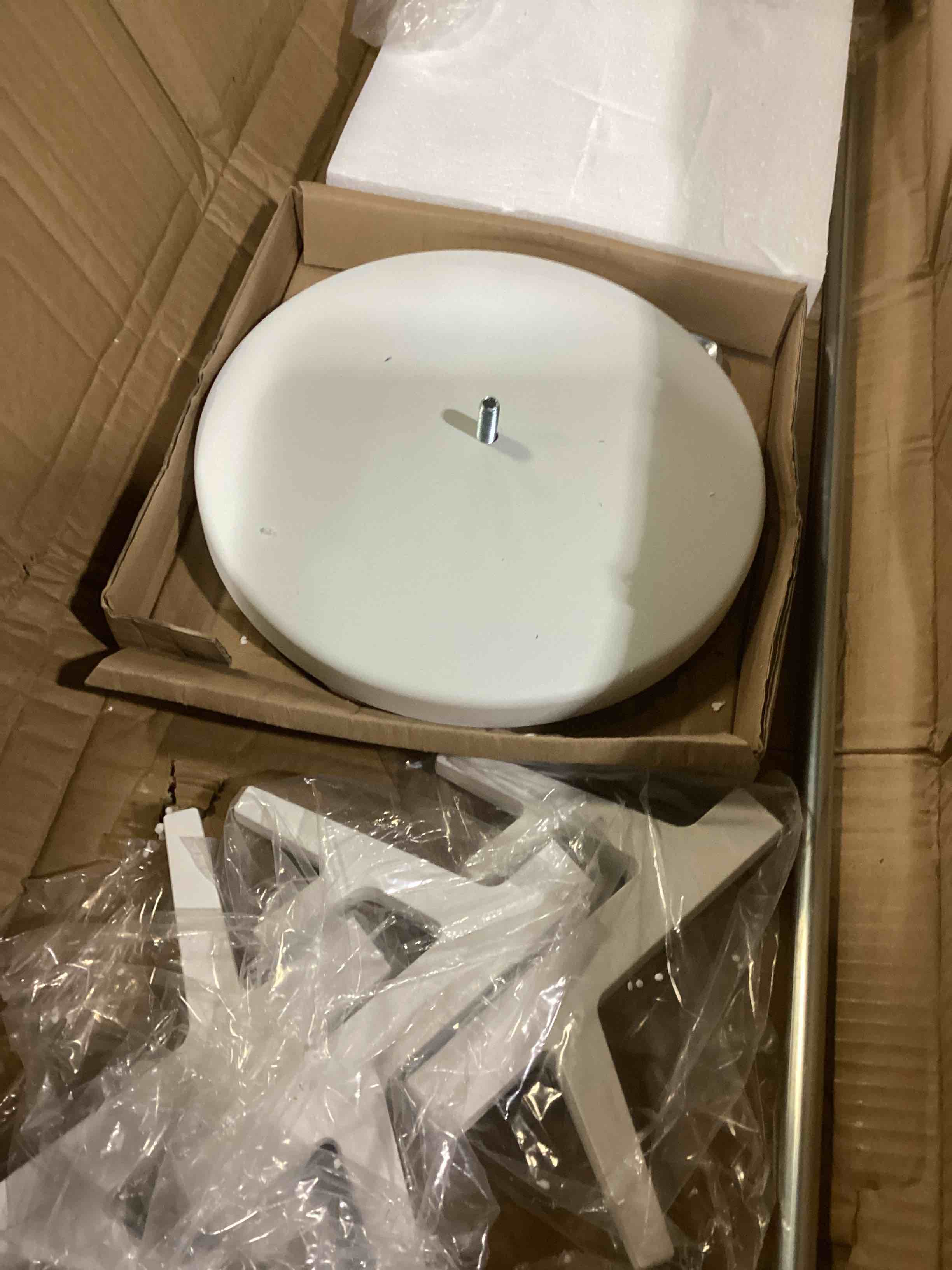 https://s3.amazonaws.com/lotting-images-prod/bidfta/BLU5790904_1708097718303.jpeg