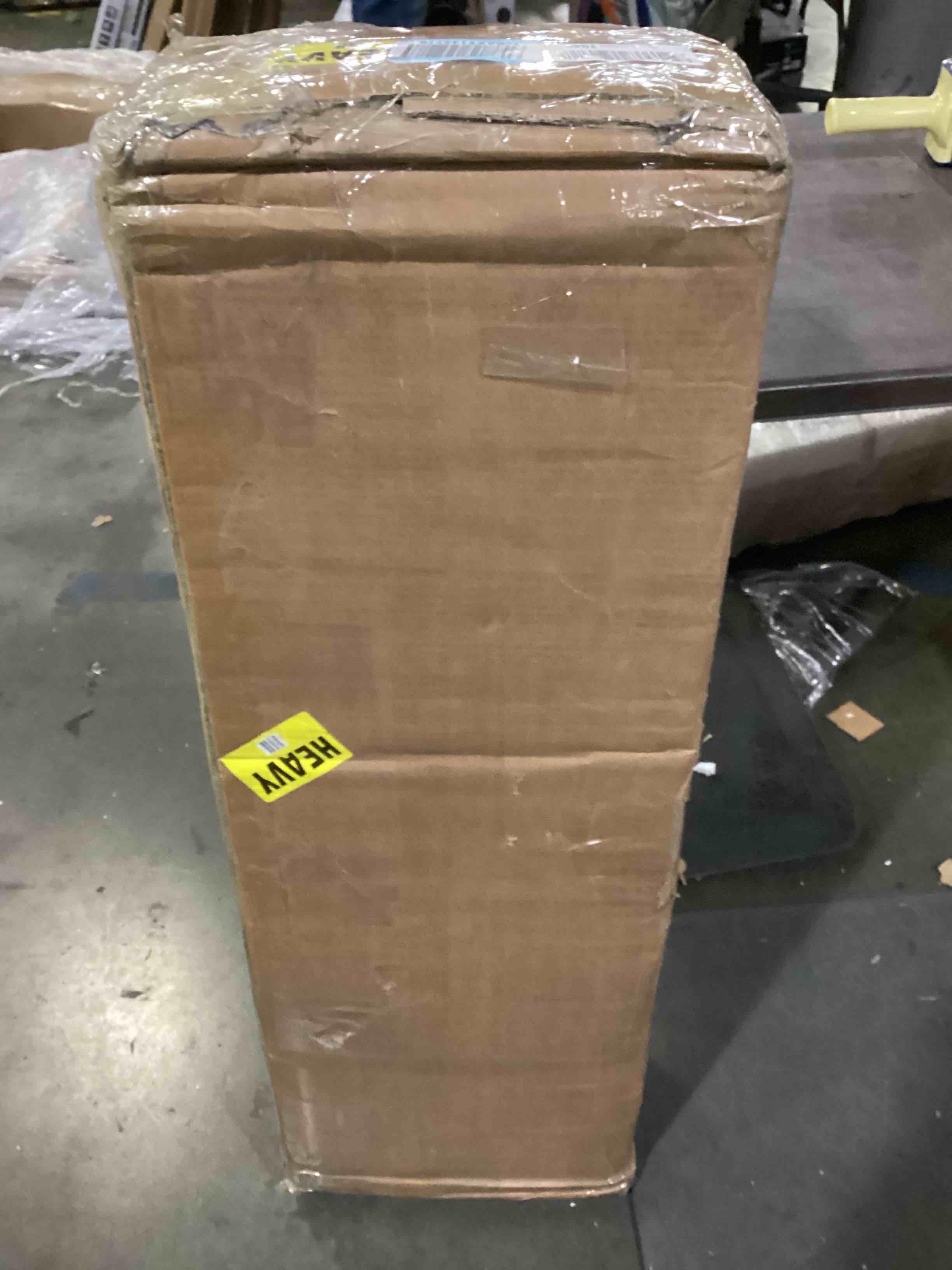 https://s3.amazonaws.com/lotting-images-prod/bidfta/BLU5790926_1708105030689.jpeg