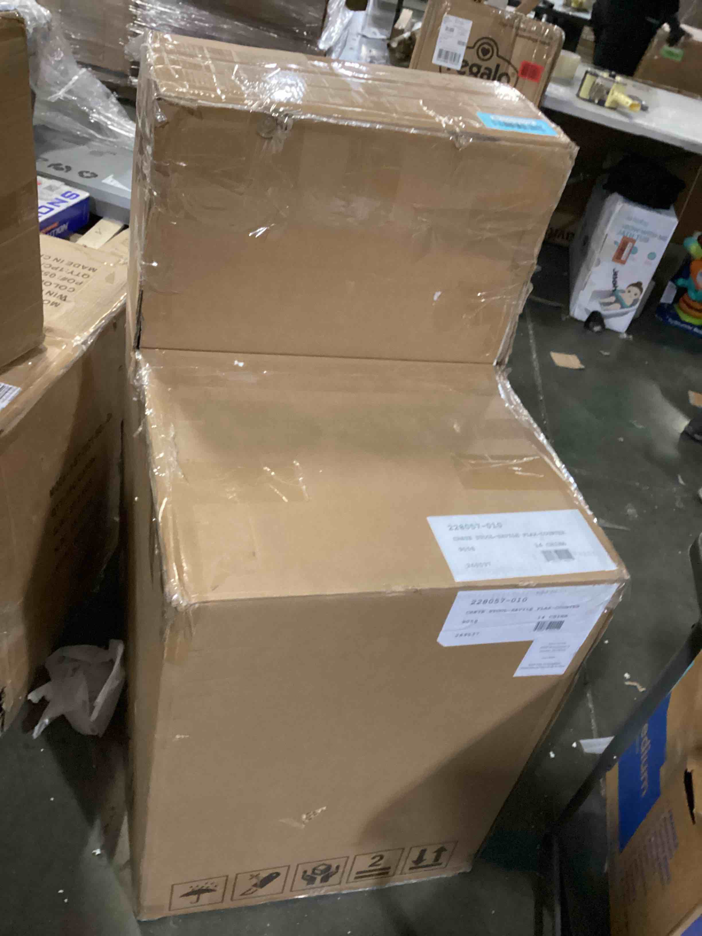 https://s3.amazonaws.com/lotting-images-prod/bidfta/BLU5791012_1708447628443.jpeg