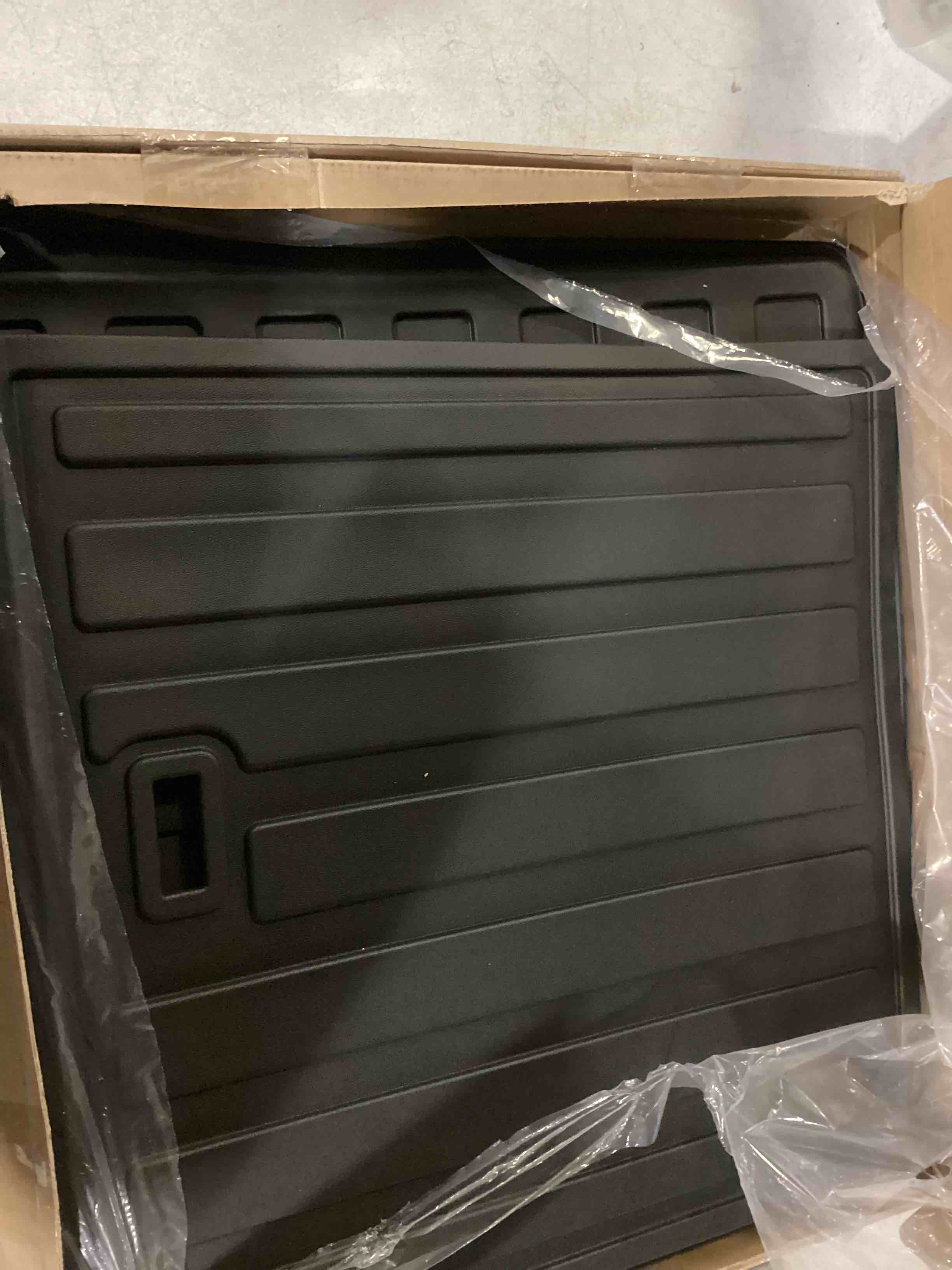 https://s3.amazonaws.com/lotting-images-prod/bidfta/BLU5791235_1708711763377.jpeg