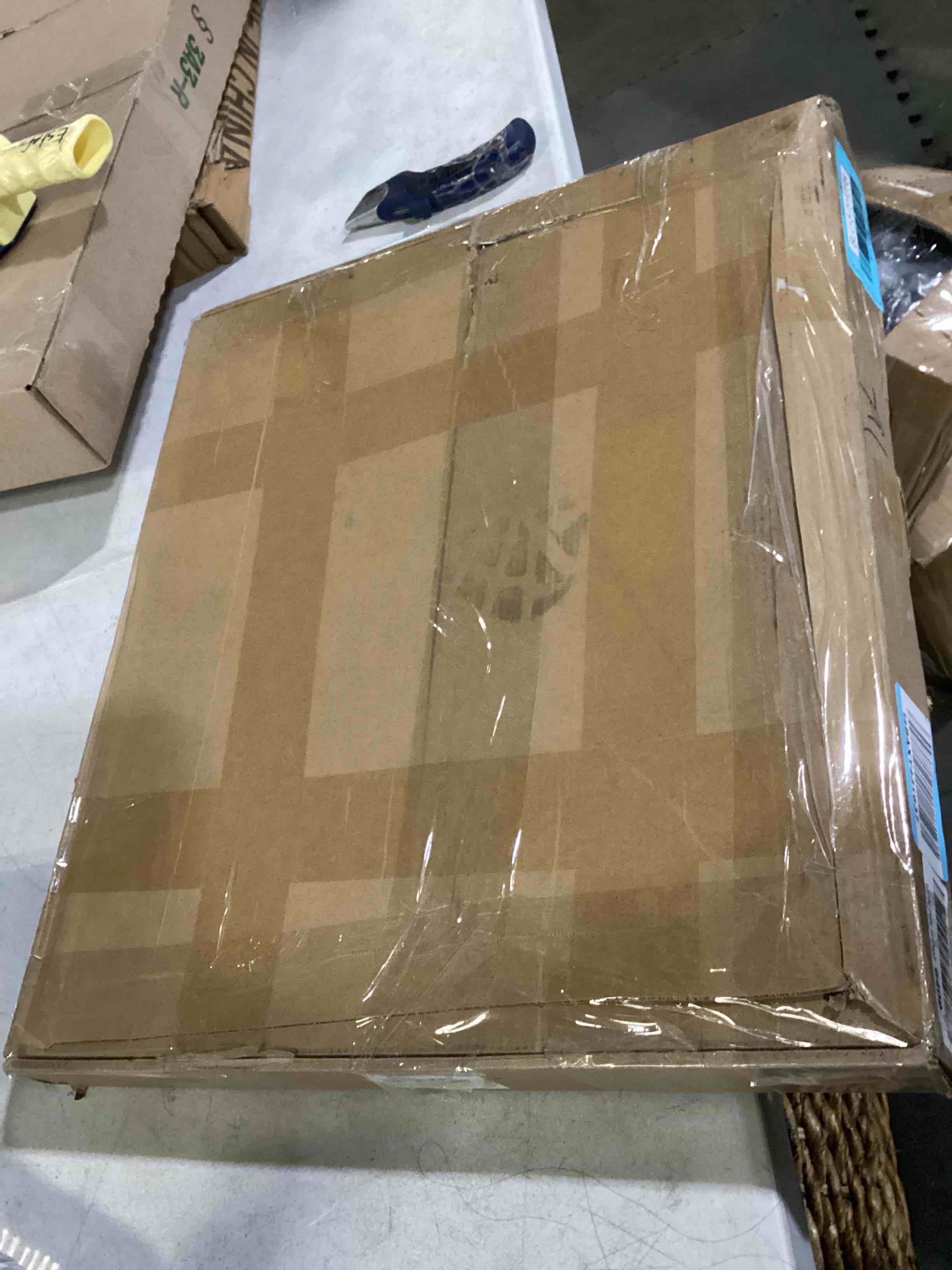 https://s3.amazonaws.com/lotting-images-prod/bidfta/BLU5791235_1708711804497.jpeg