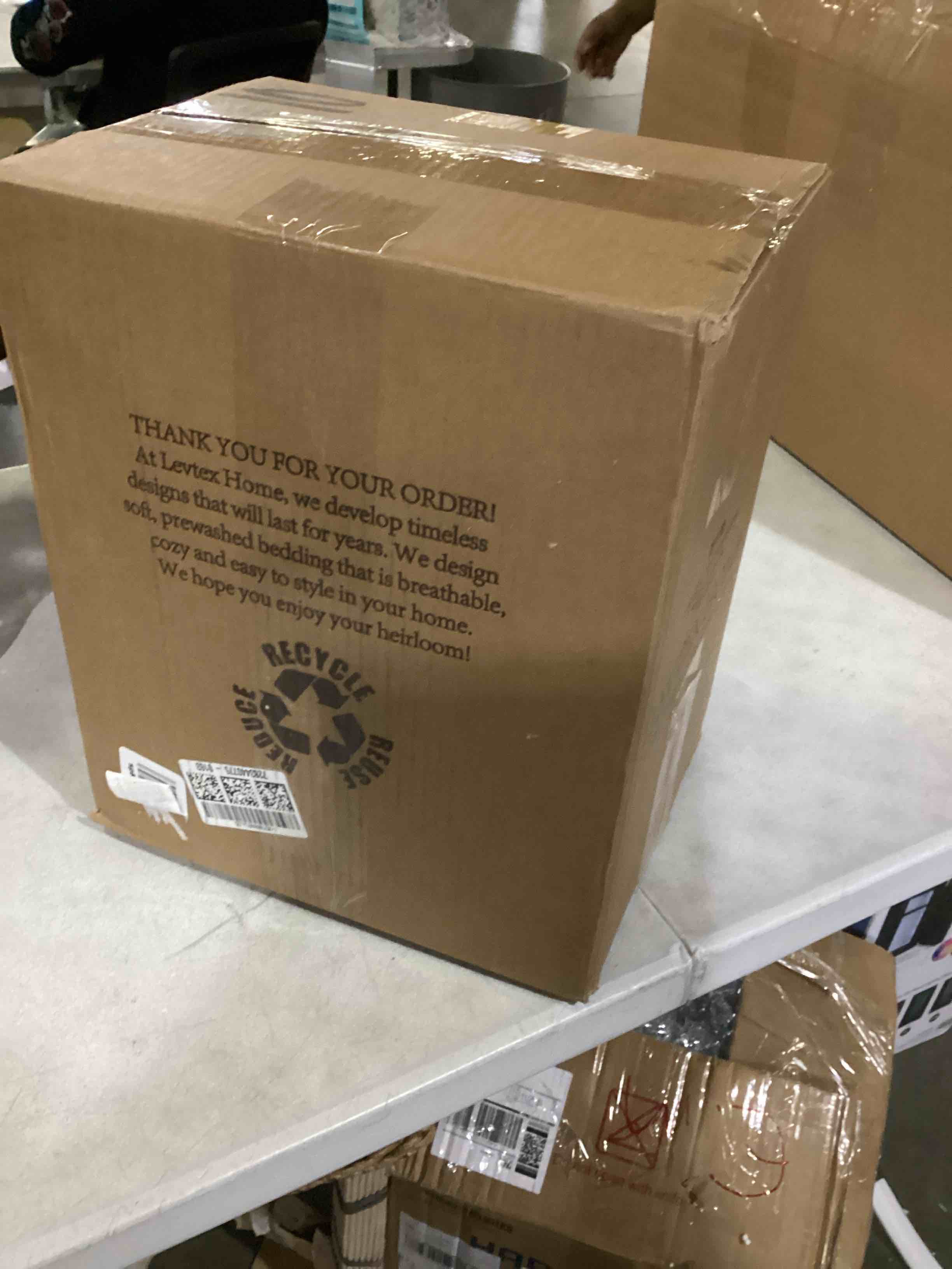 https://s3.amazonaws.com/lotting-images-prod/bidfta/BLU5791254_1708716382527.jpeg