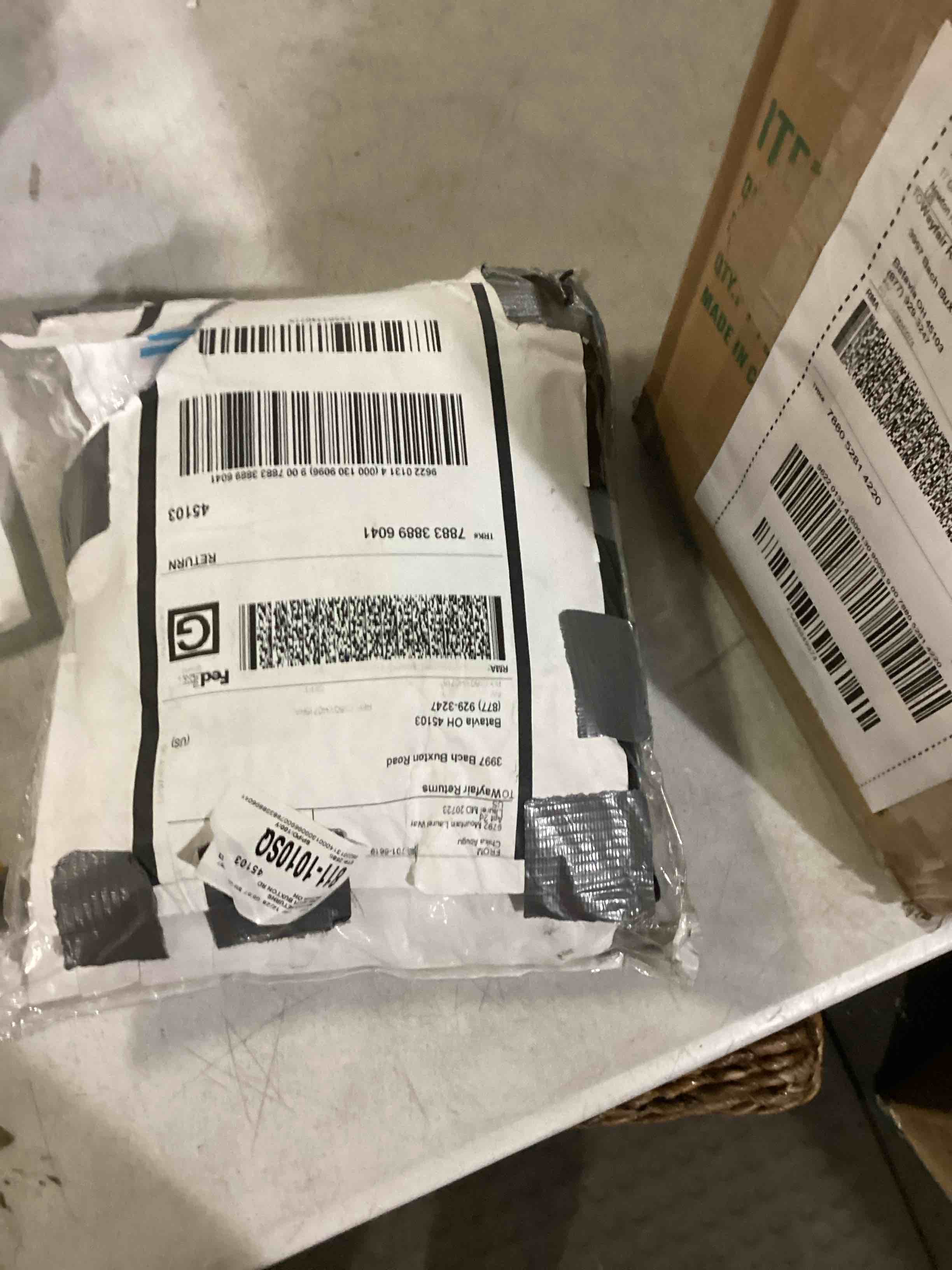 https://s3.amazonaws.com/lotting-images-prod/bidfta/BLU5791527_1709237605472.jpeg