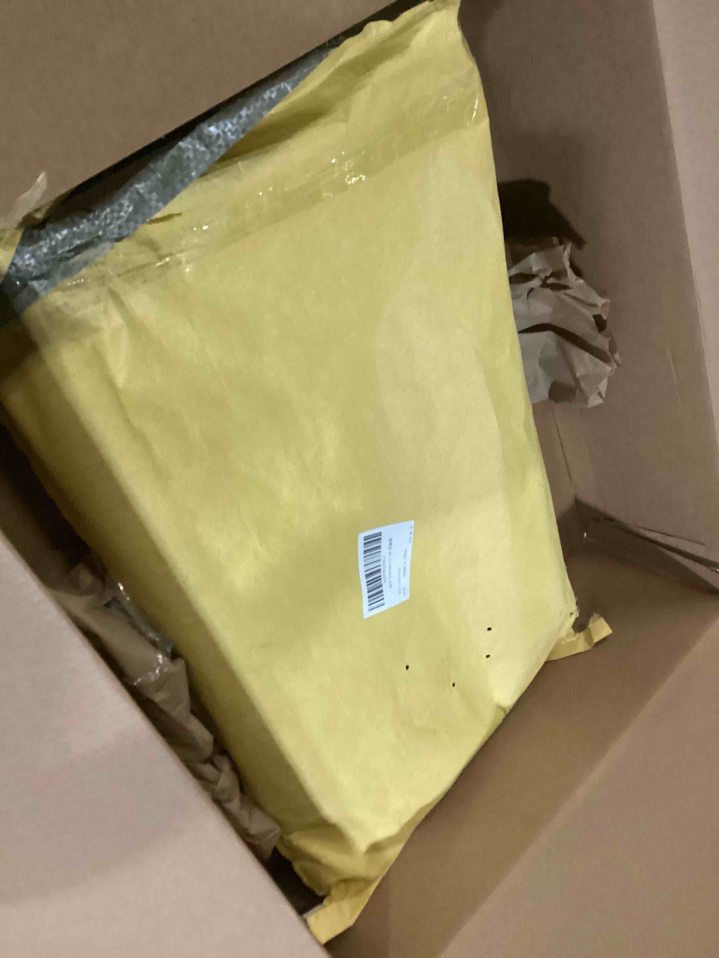 https://s3.amazonaws.com/lotting-images-prod/bidfta/BLU5791703_1709560836385.jpeg