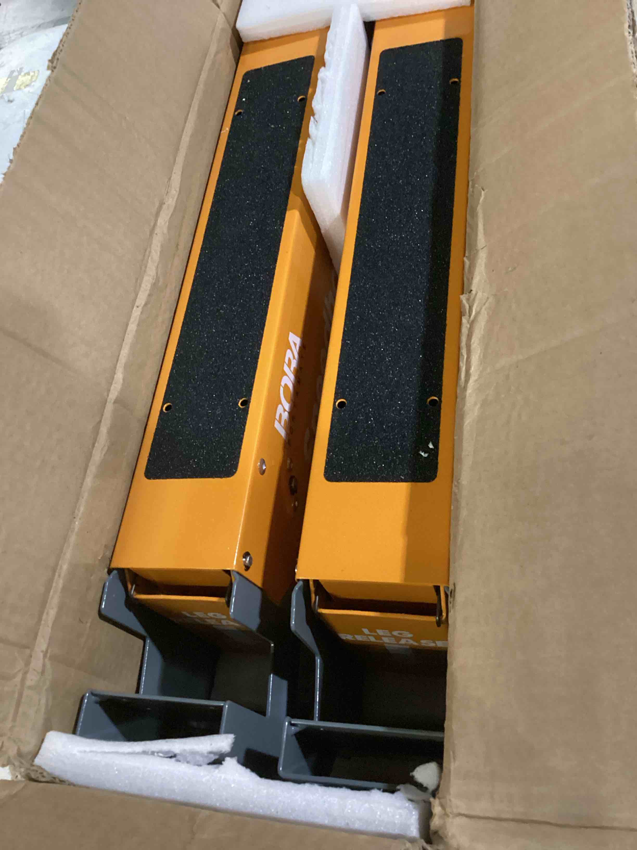 https://s3.amazonaws.com/lotting-images-prod/bidfta/BLU5791845_1709649791449.jpeg