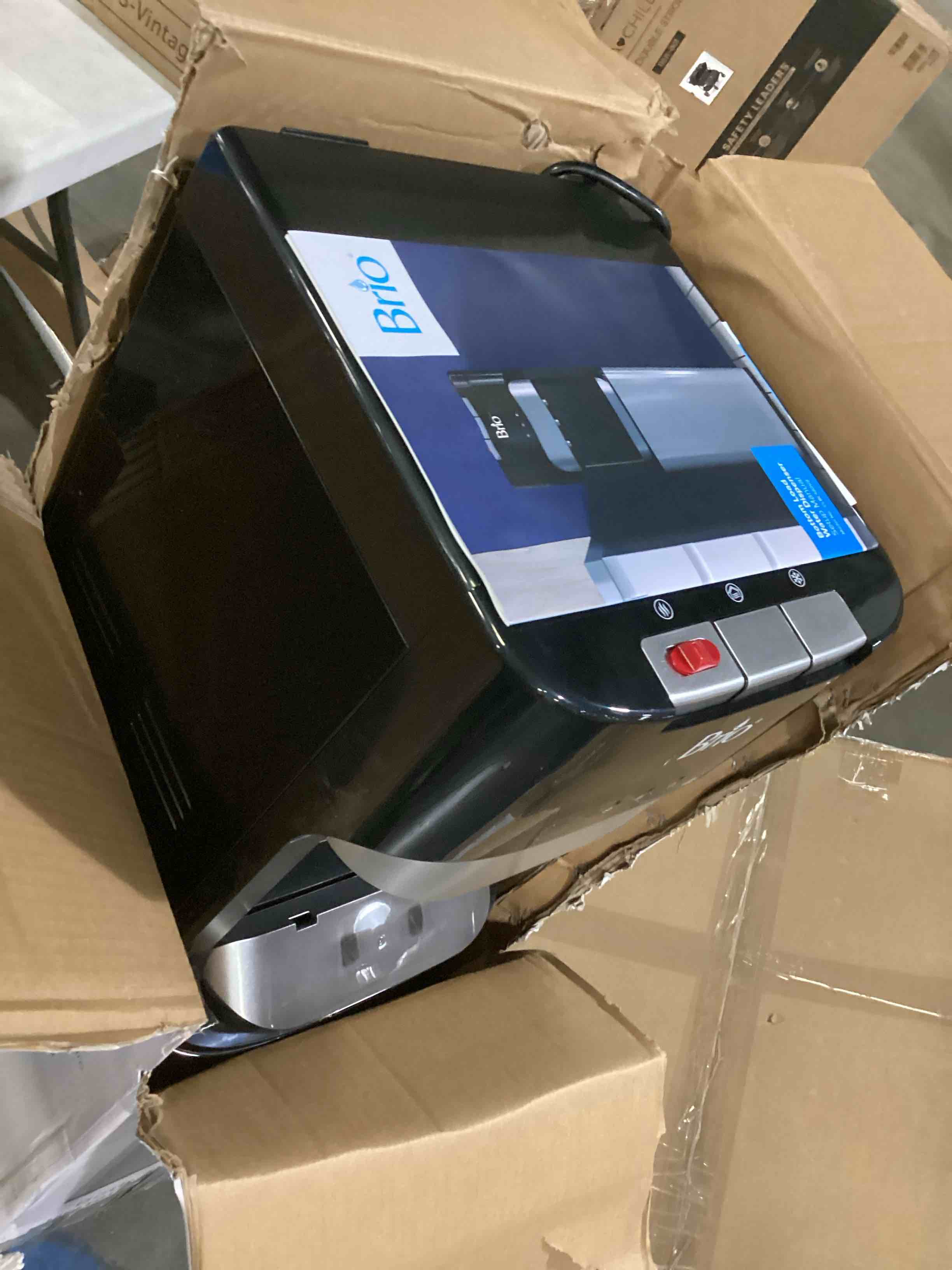 https://s3.amazonaws.com/lotting-images-prod/bidfta/BLU5791856_1709656070190.jpeg