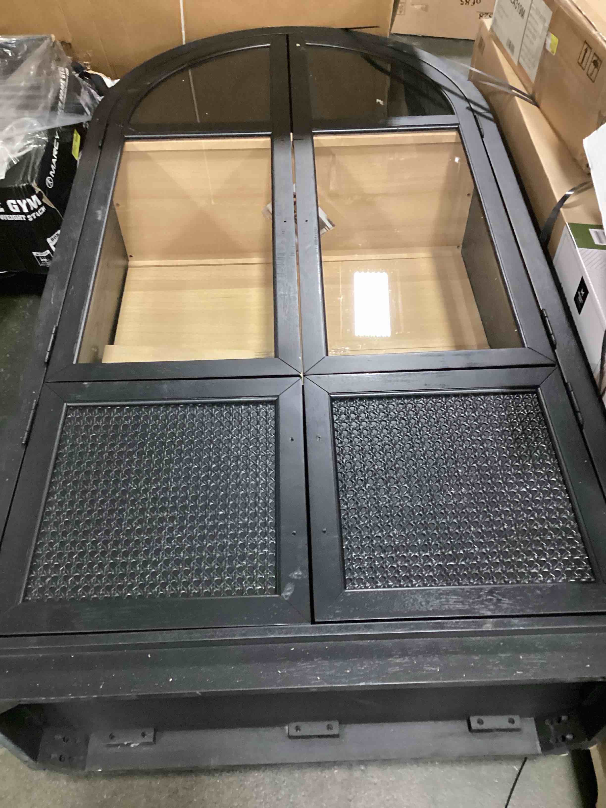 https://s3.amazonaws.com/lotting-images-prod/bidfta/BLU5793290_1707136729756.jpeg