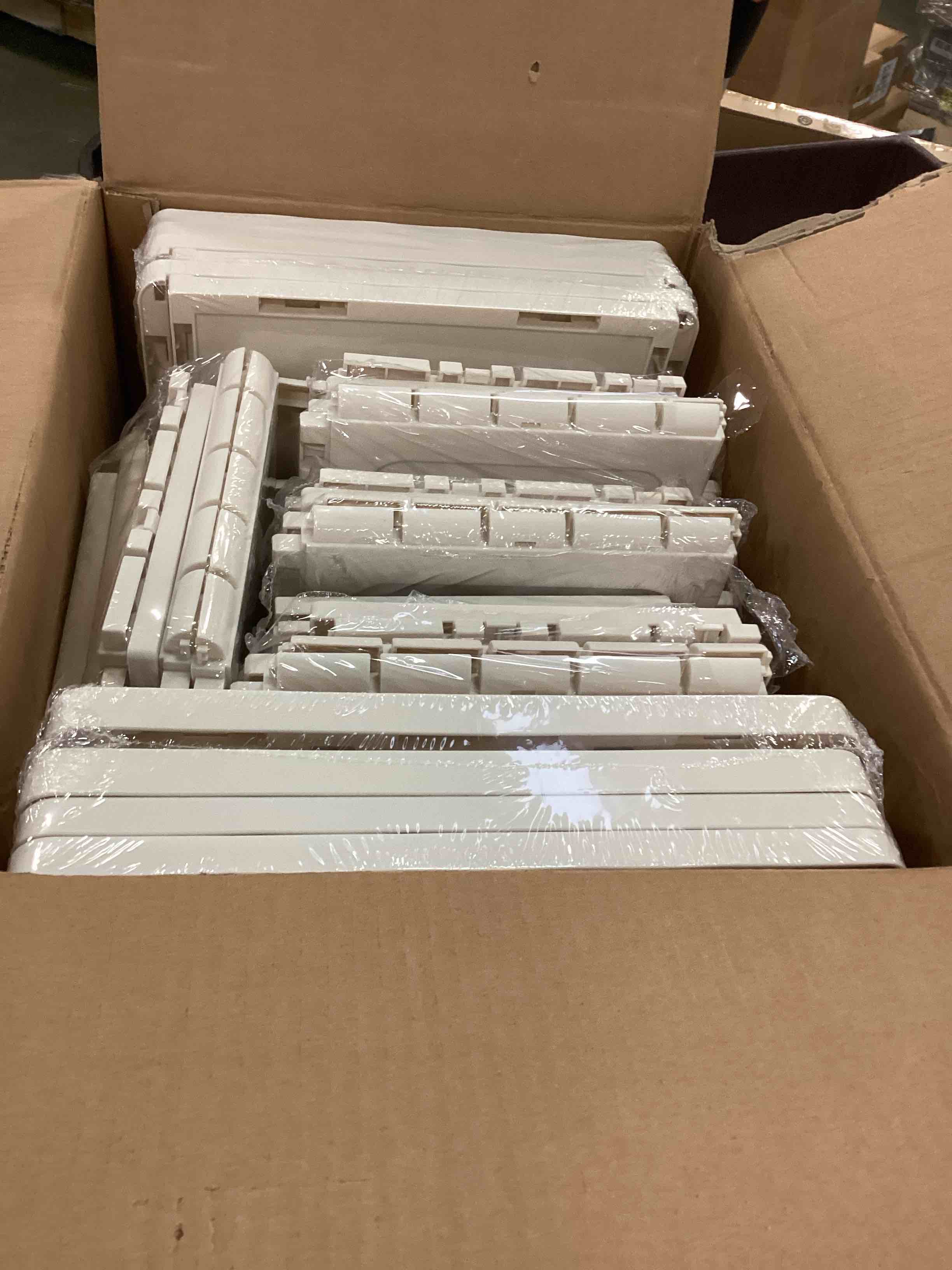 https://s3.amazonaws.com/lotting-images-prod/bidfta/BLU5793895_1706105416977.jpeg