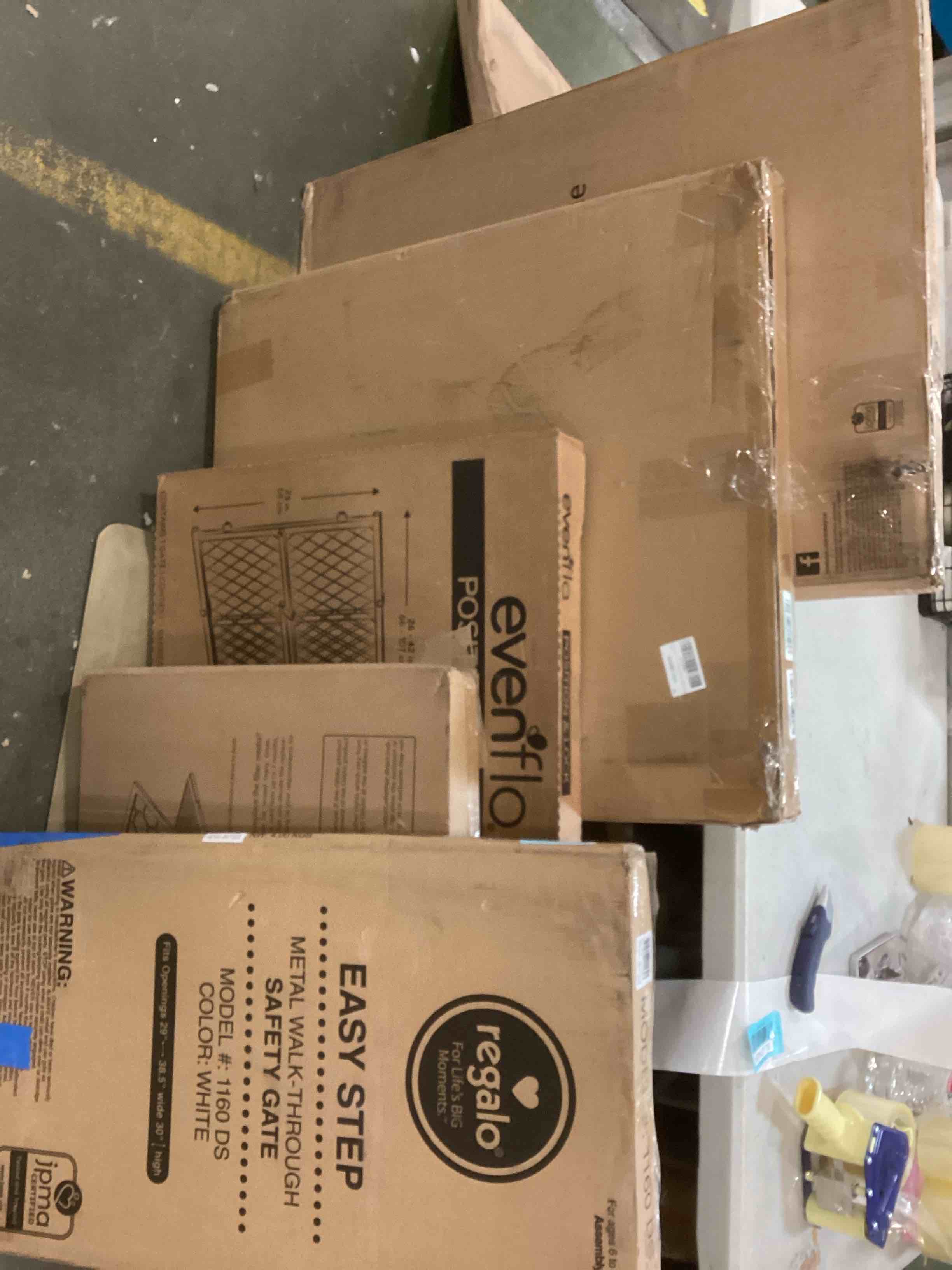 https://s3.amazonaws.com/lotting-images-prod/bidfta/BLU5794059_1706377696351.jpeg