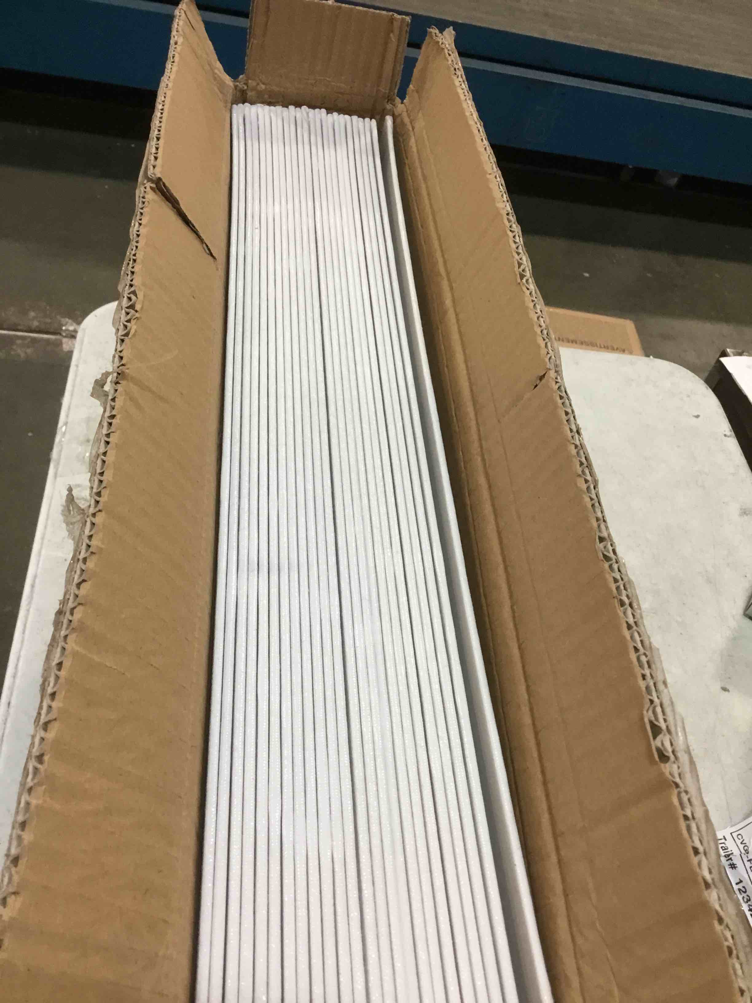 https://s3.amazonaws.com/lotting-images-prod/bidfta/BLU5794108_1706624096243.jpeg