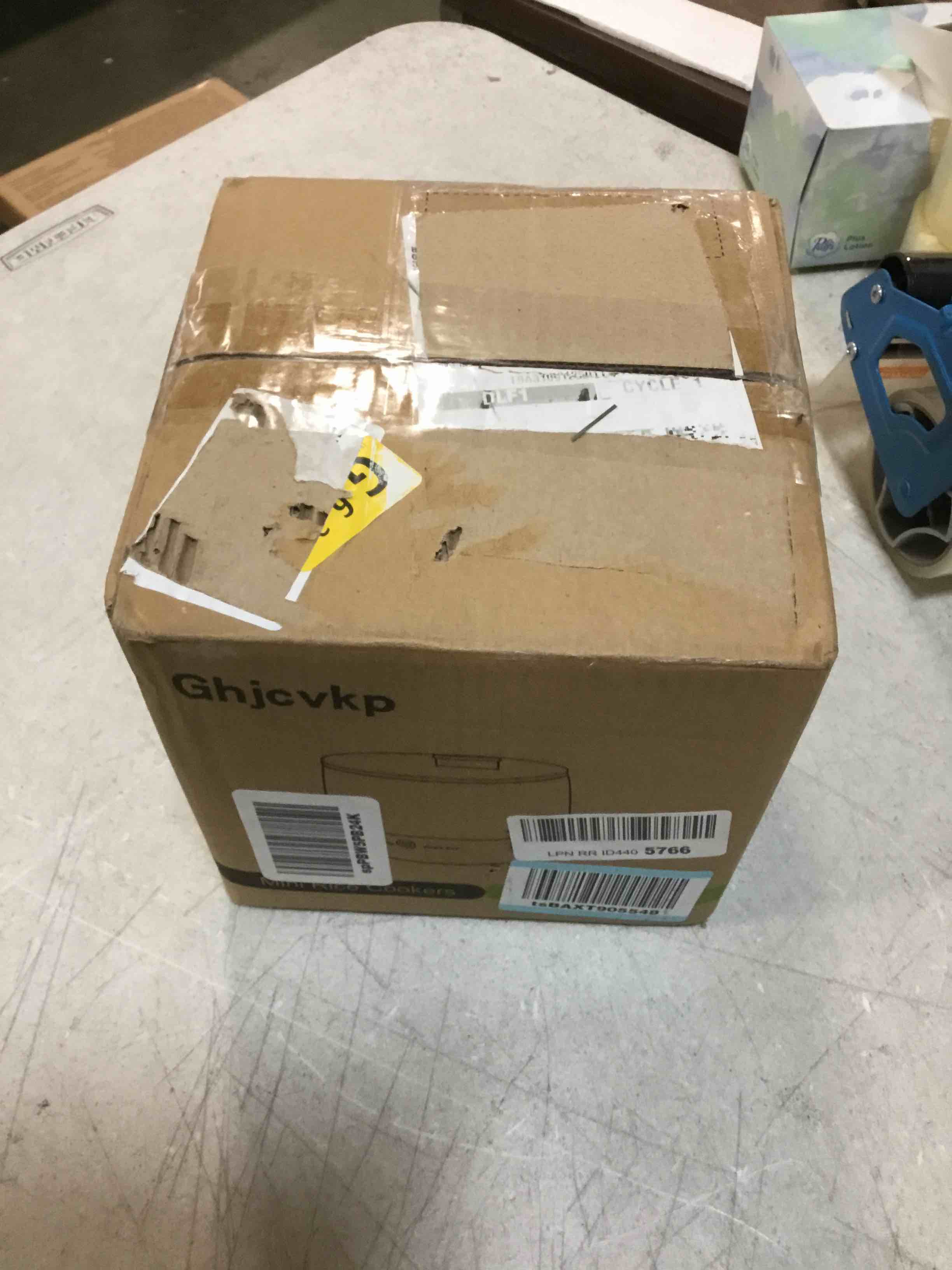 https://s3.amazonaws.com/lotting-images-prod/bidfta/BLU5794111_1706624419271.jpeg