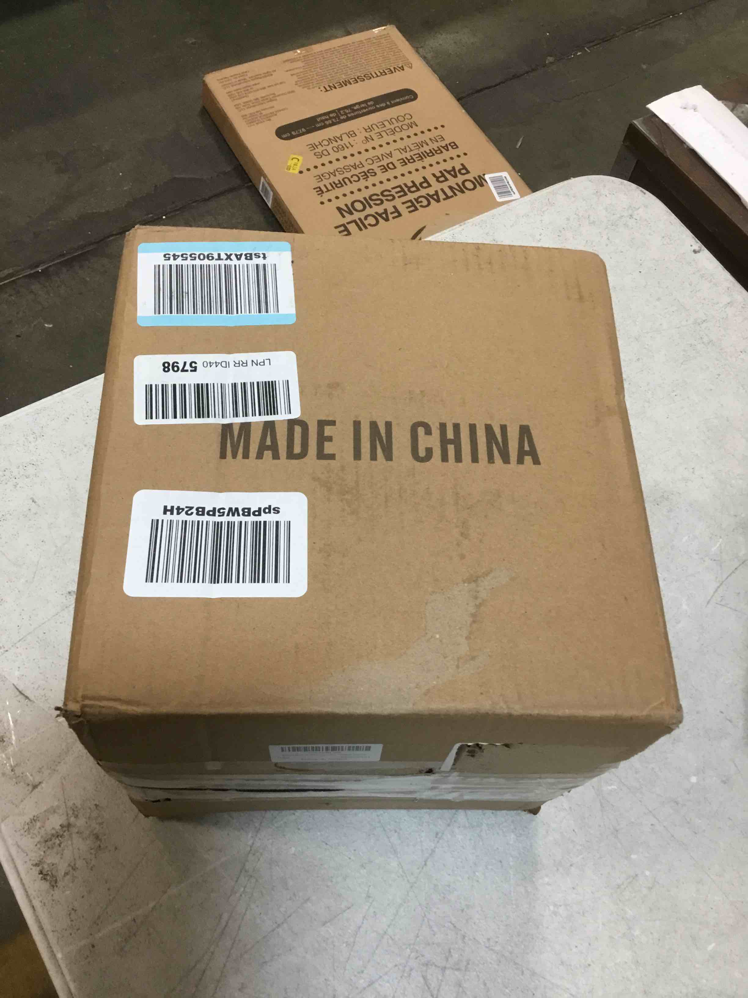 https://s3.amazonaws.com/lotting-images-prod/bidfta/BLU5794114_1706624945474.jpeg