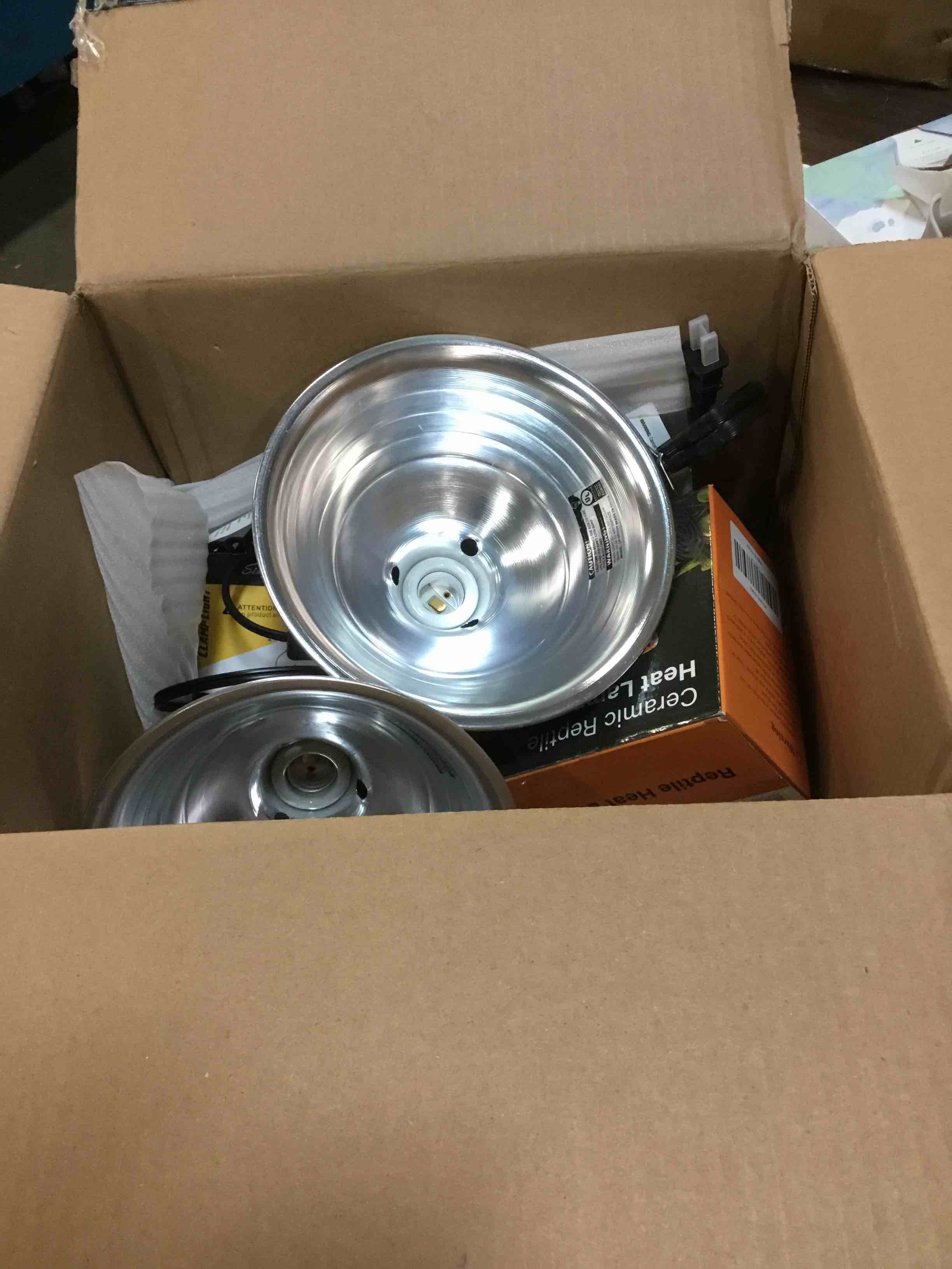 https://s3.amazonaws.com/lotting-images-prod/bidfta/BLU5794115_1706625073929.jpeg