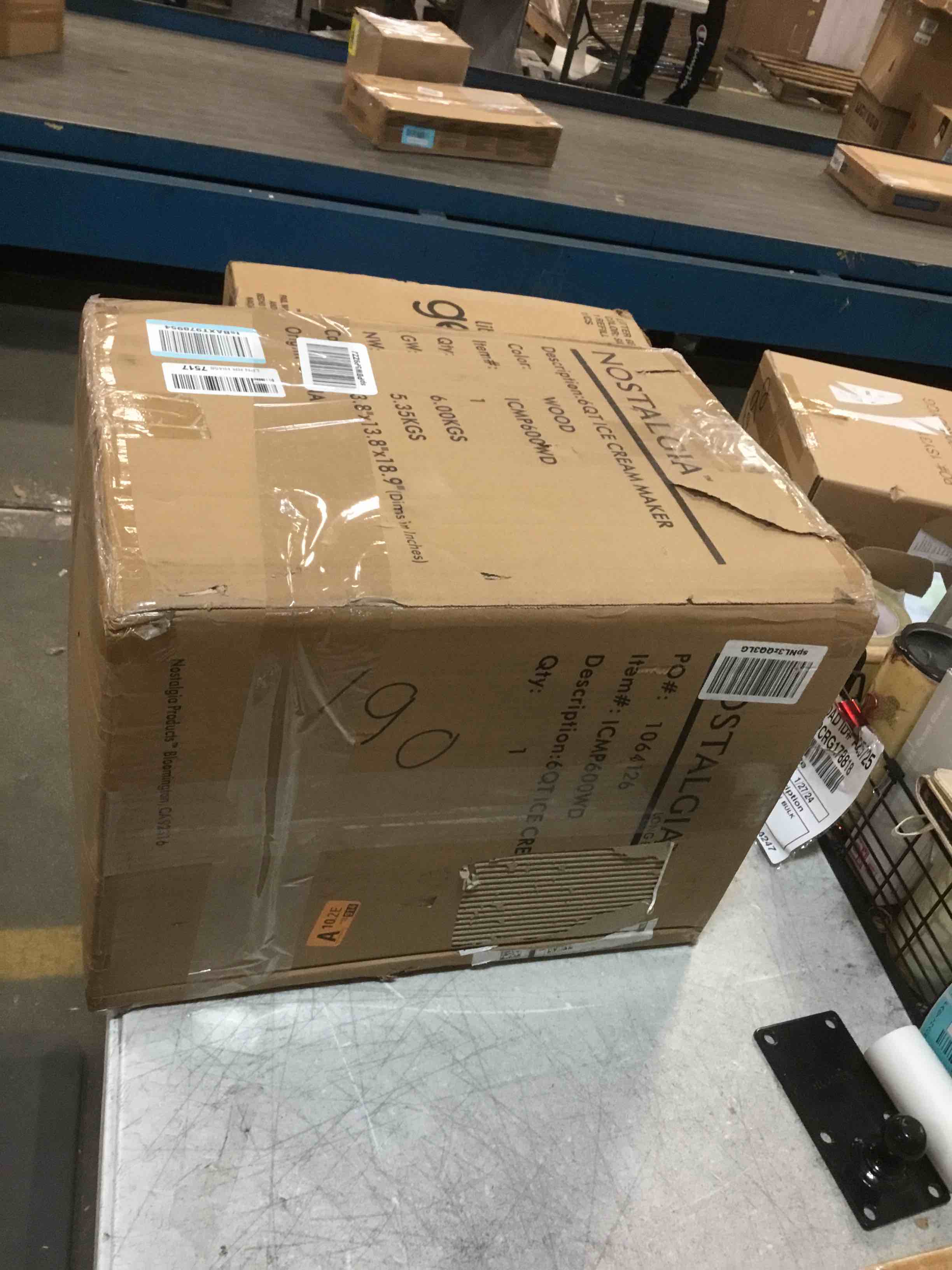 https://s3.amazonaws.com/lotting-images-prod/bidfta/BLU5794135_1706628753952.jpeg
