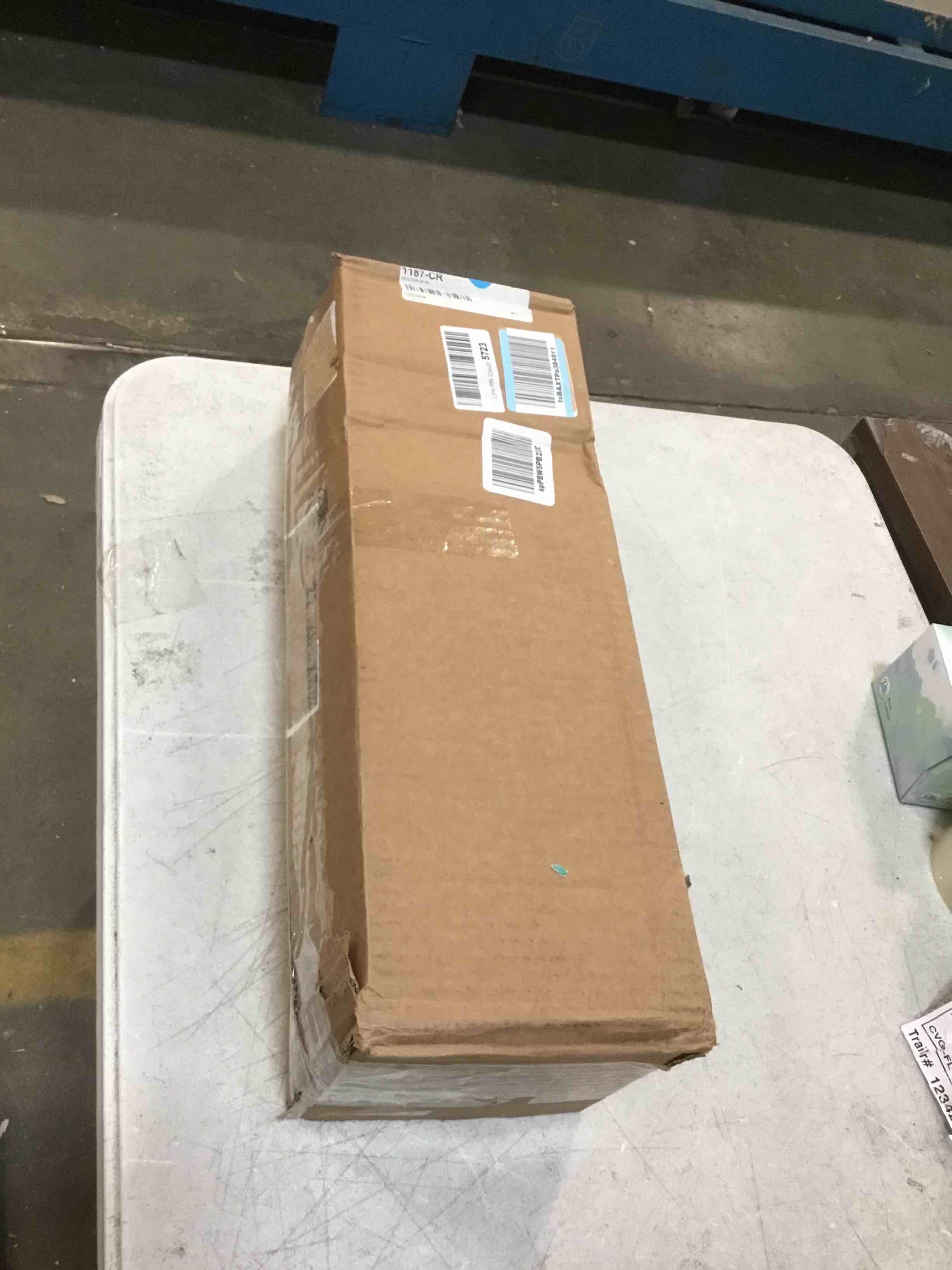 https://s3.amazonaws.com/lotting-images-prod/bidfta/BLU5794143_1706629694594.jpeg