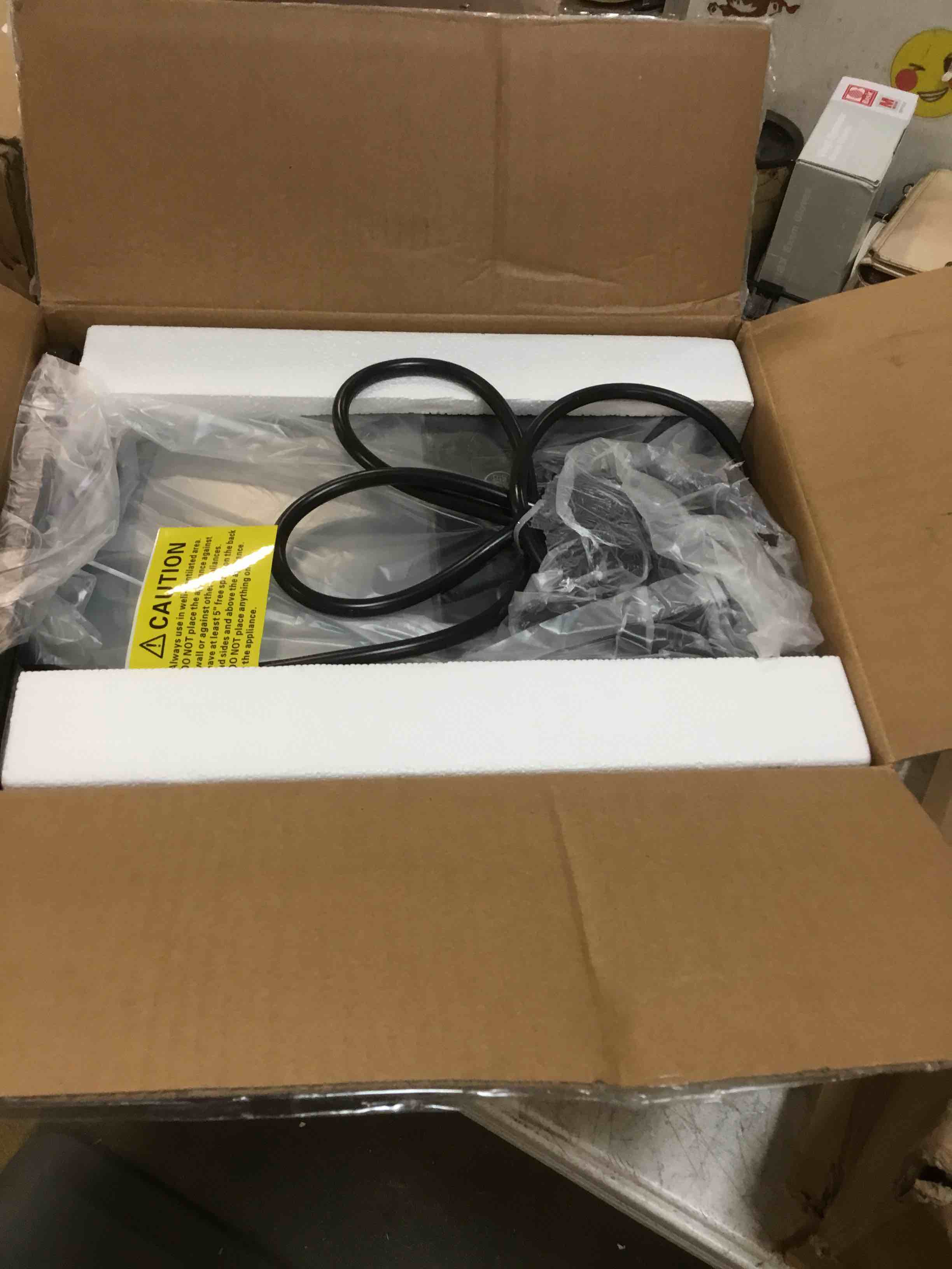 https://s3.amazonaws.com/lotting-images-prod/bidfta/BLU5794162_1706632411171.jpeg
