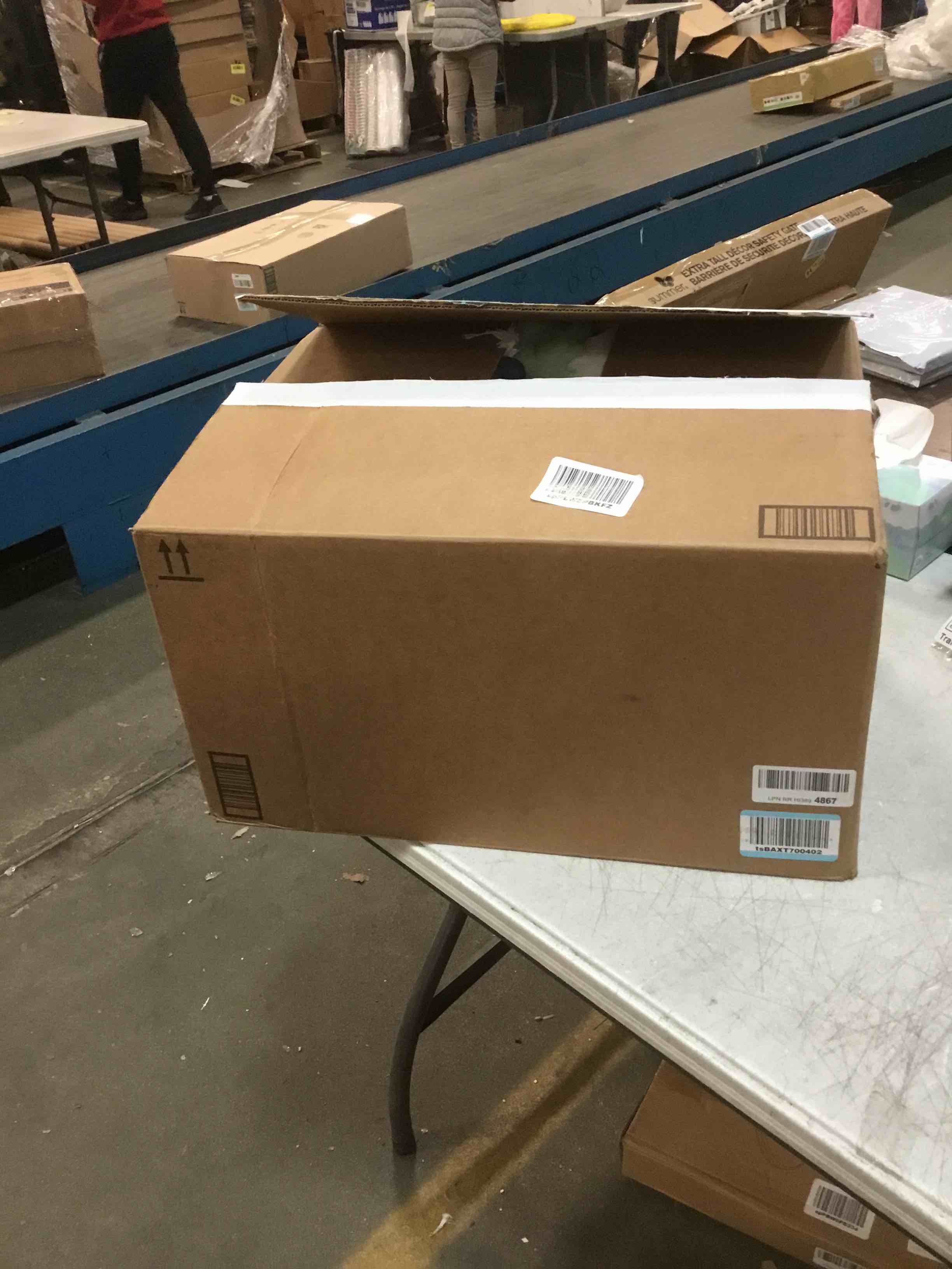 https://s3.amazonaws.com/lotting-images-prod/bidfta/BLU5794220_1706642018482.jpeg