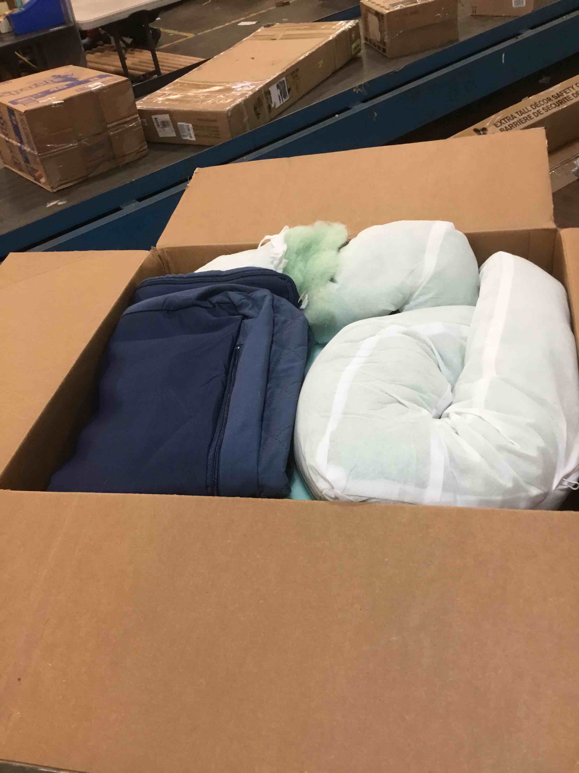 https://s3.amazonaws.com/lotting-images-prod/bidfta/BLU5794220_1706642030757.jpeg