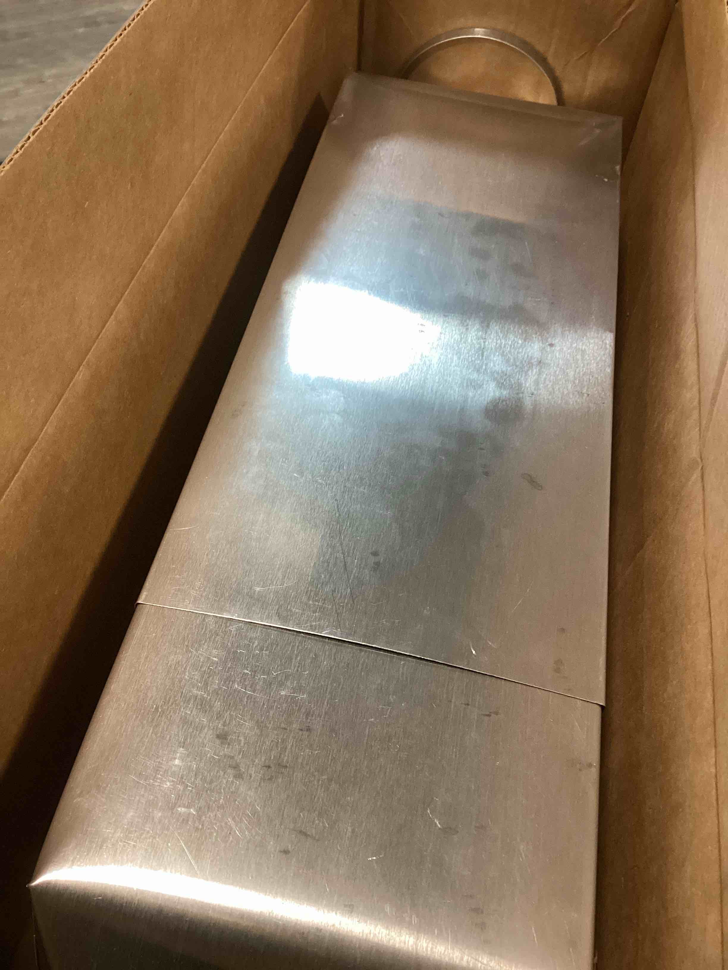 https://s3.amazonaws.com/lotting-images-prod/bidfta/BLU5795076_1705501883428.jpeg
