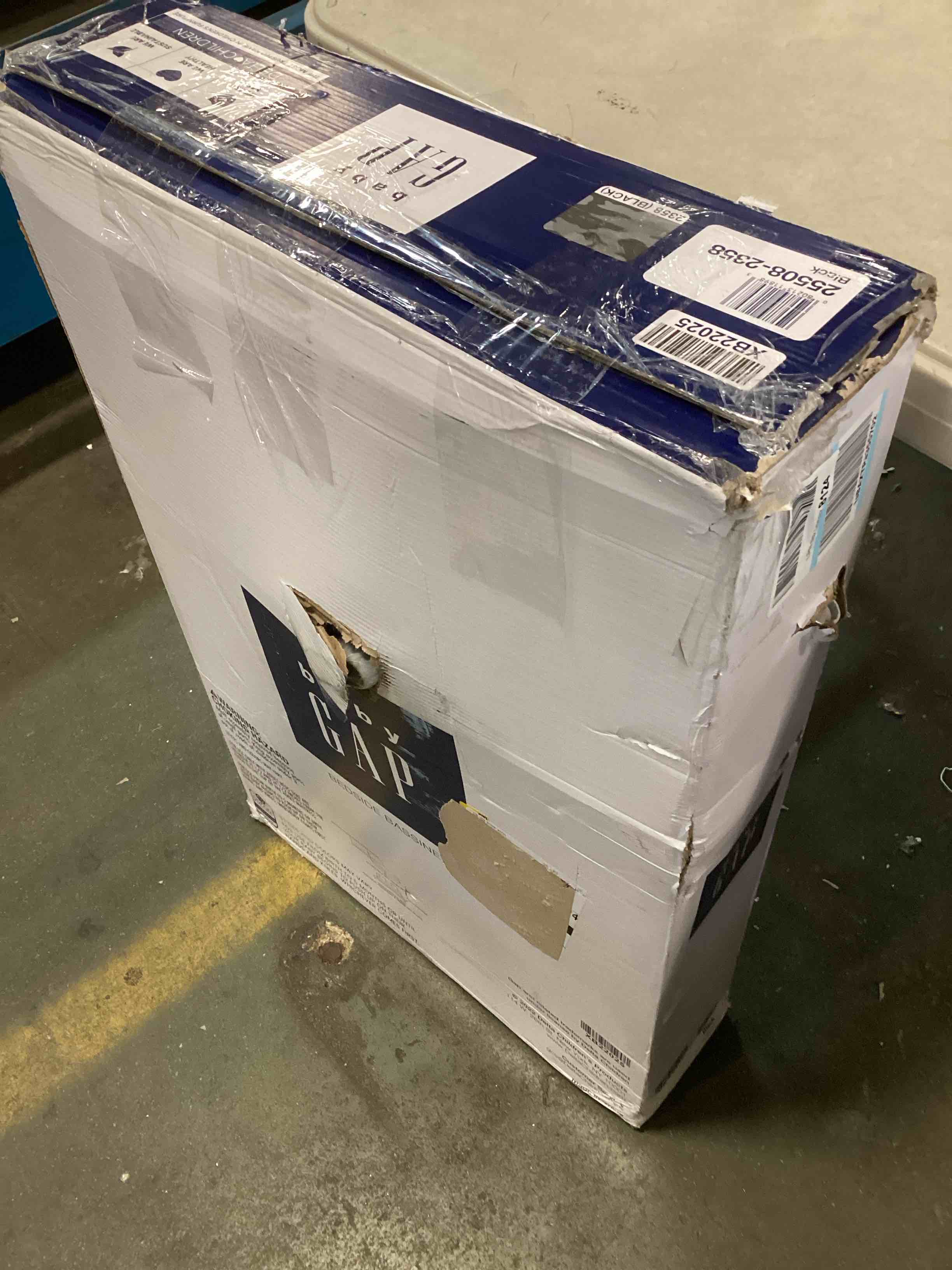 https://s3.amazonaws.com/lotting-images-prod/bidfta/BLU5795137_1705508922396.jpeg