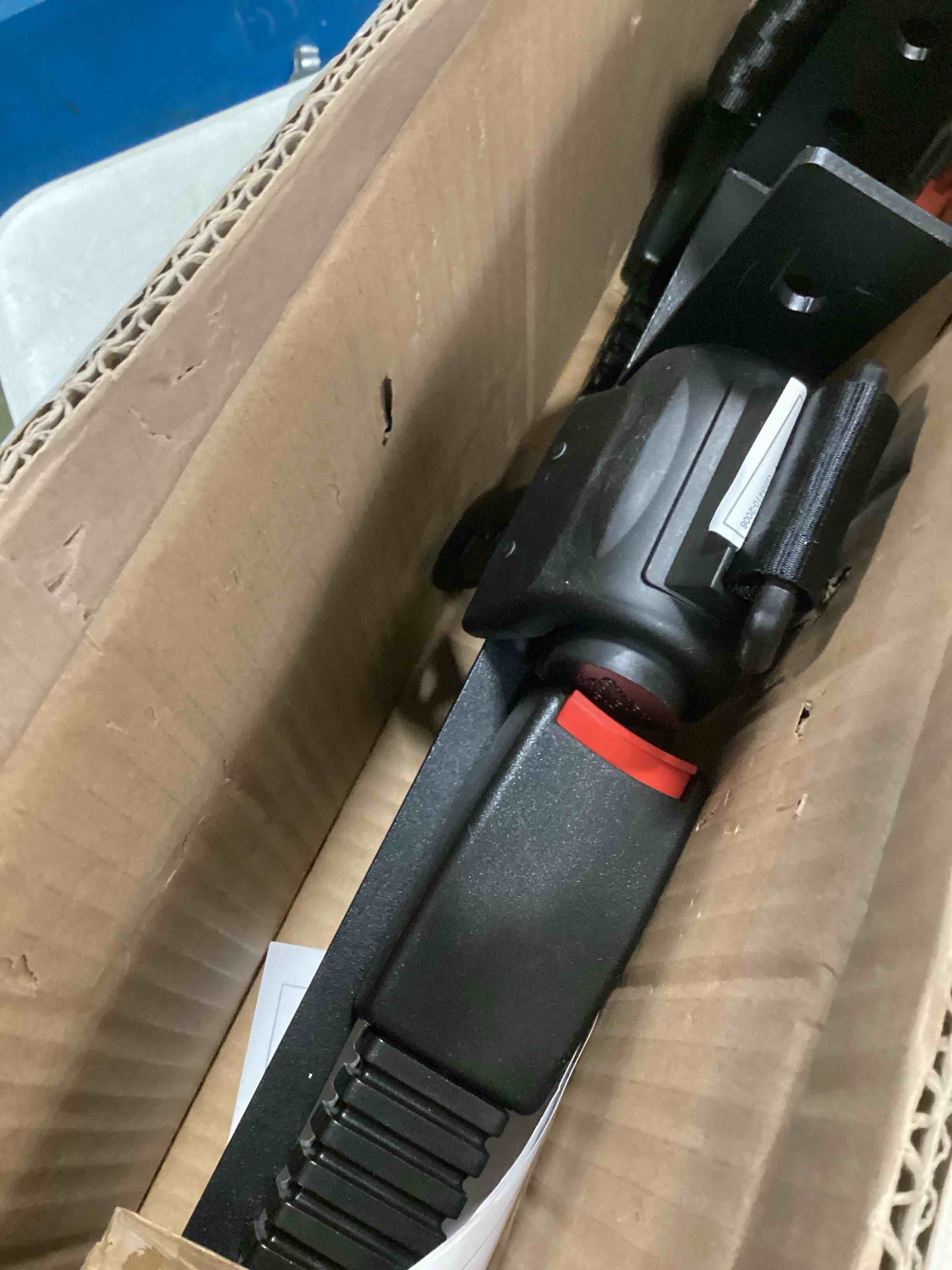 https://s3.amazonaws.com/lotting-images-prod/bidfta/BLU5795833_1705767882723.jpeg