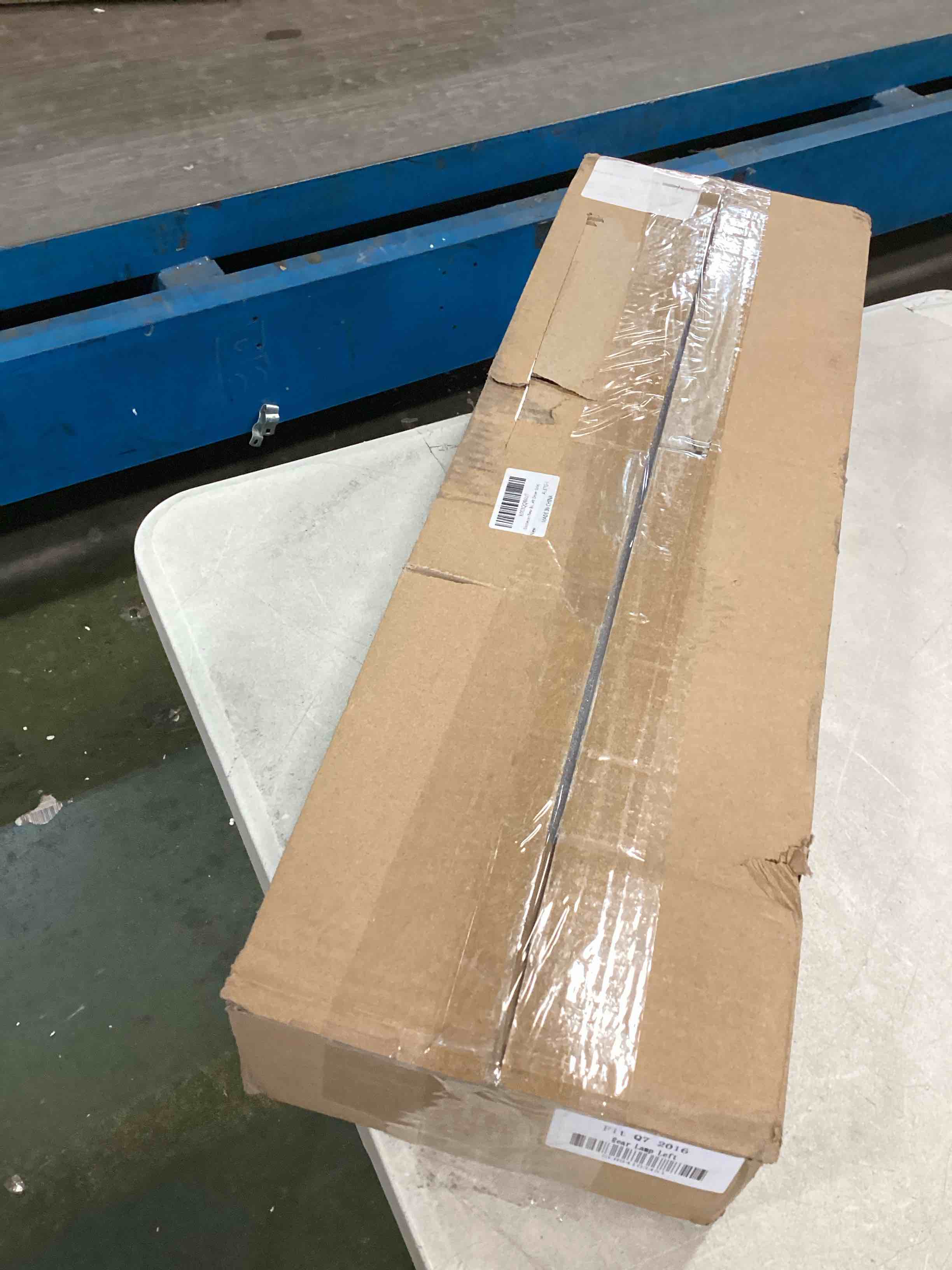 https://s3.amazonaws.com/lotting-images-prod/bidfta/BLU5795895_1705776475966.jpeg