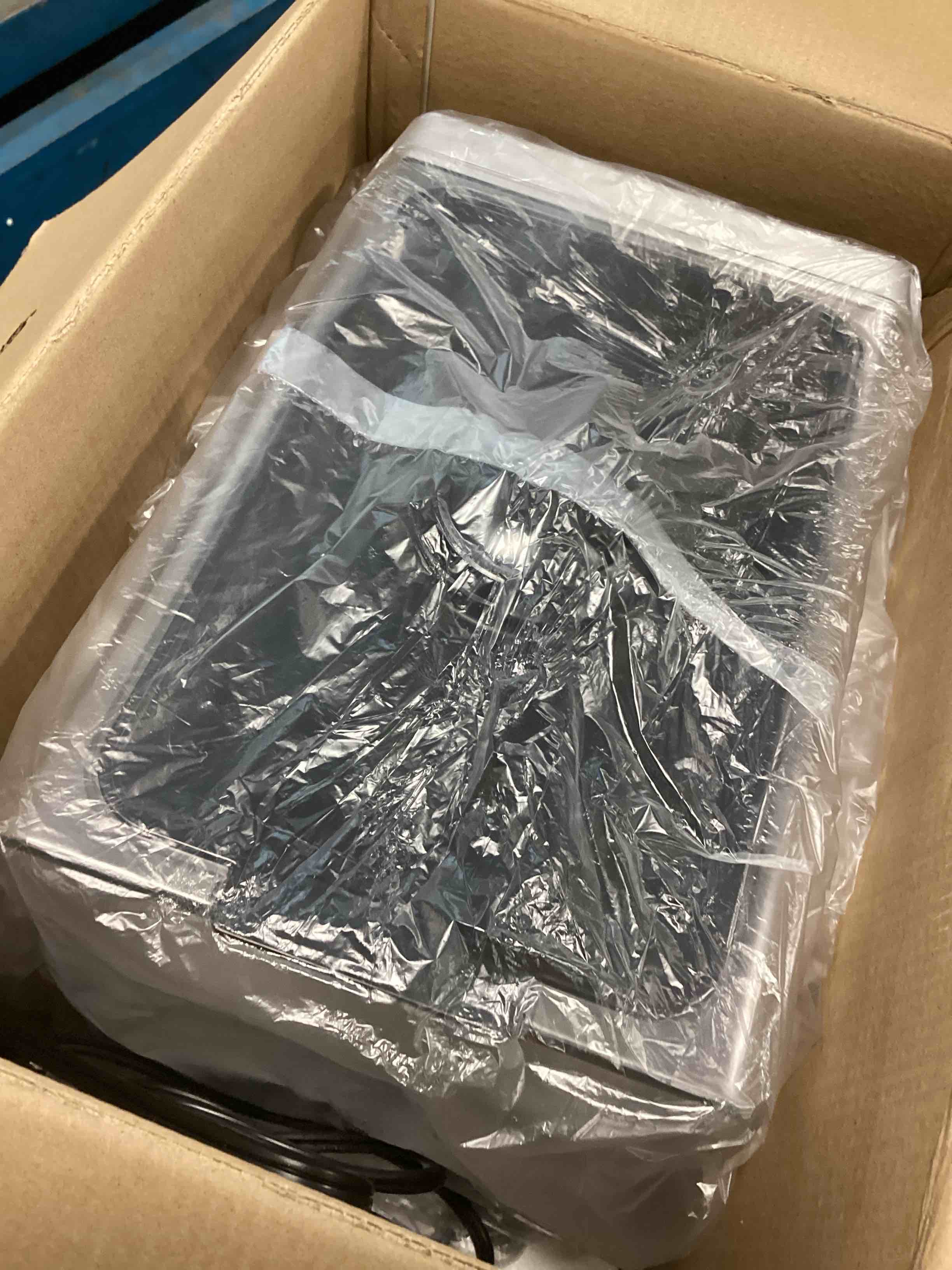 https://s3.amazonaws.com/lotting-images-prod/bidfta/BLU5796414_1706035821999.jpeg