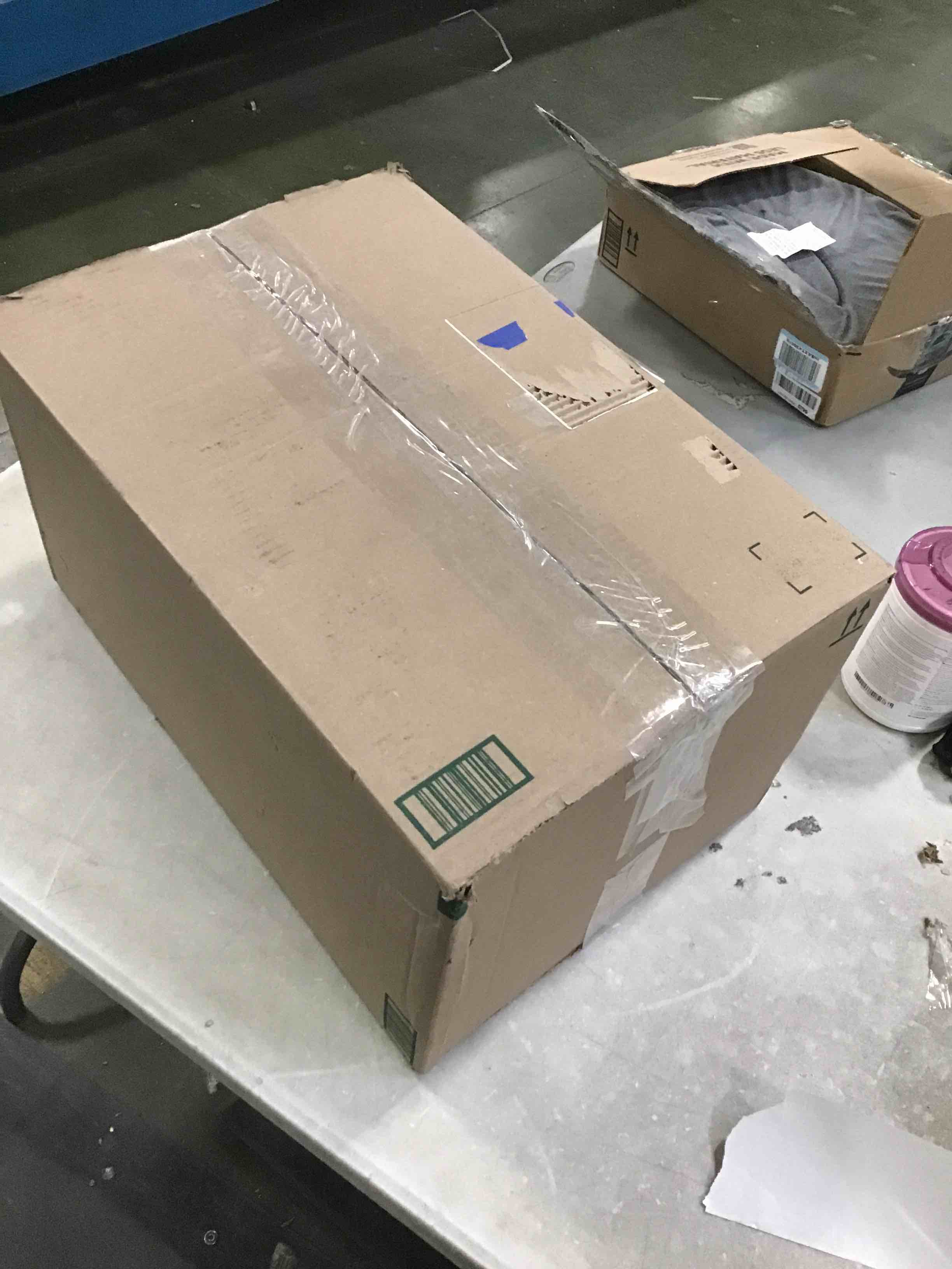 https://s3.amazonaws.com/lotting-images-prod/bidfta/BLU5796501_1705593807333.jpeg