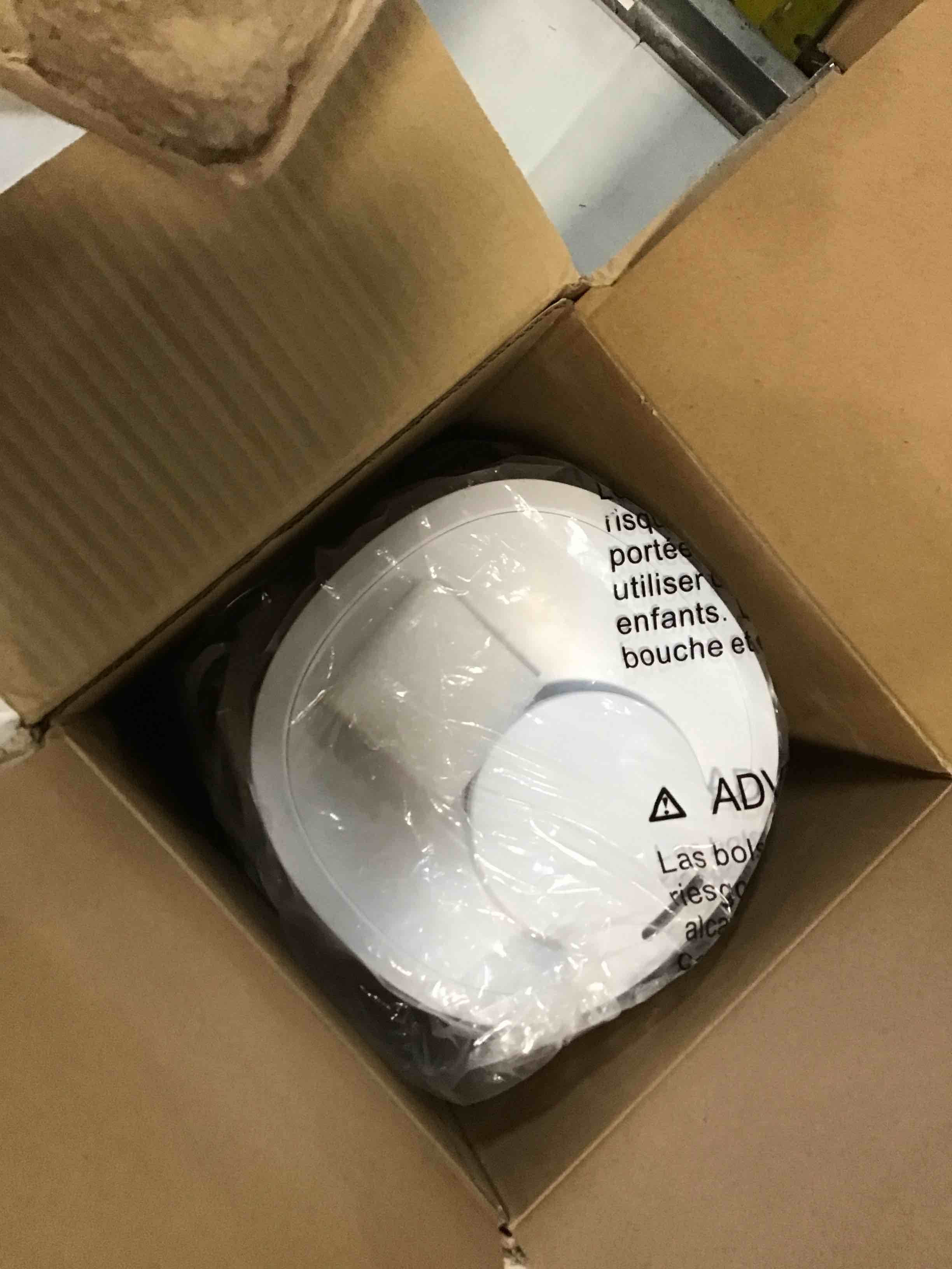 https://s3.amazonaws.com/lotting-images-prod/bidfta/BLU5797412_1706975444914.jpeg