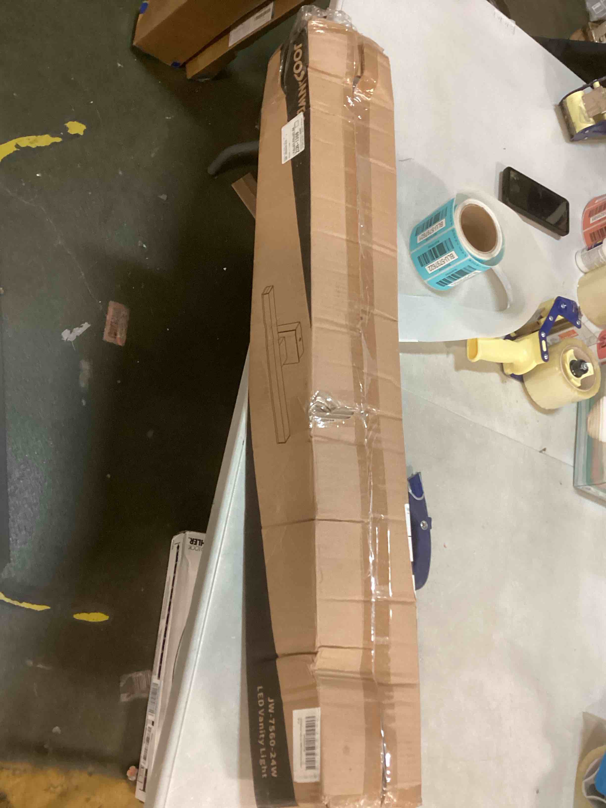 https://s3.amazonaws.com/lotting-images-prod/bidfta/BLU5797621_1707135647921.jpeg