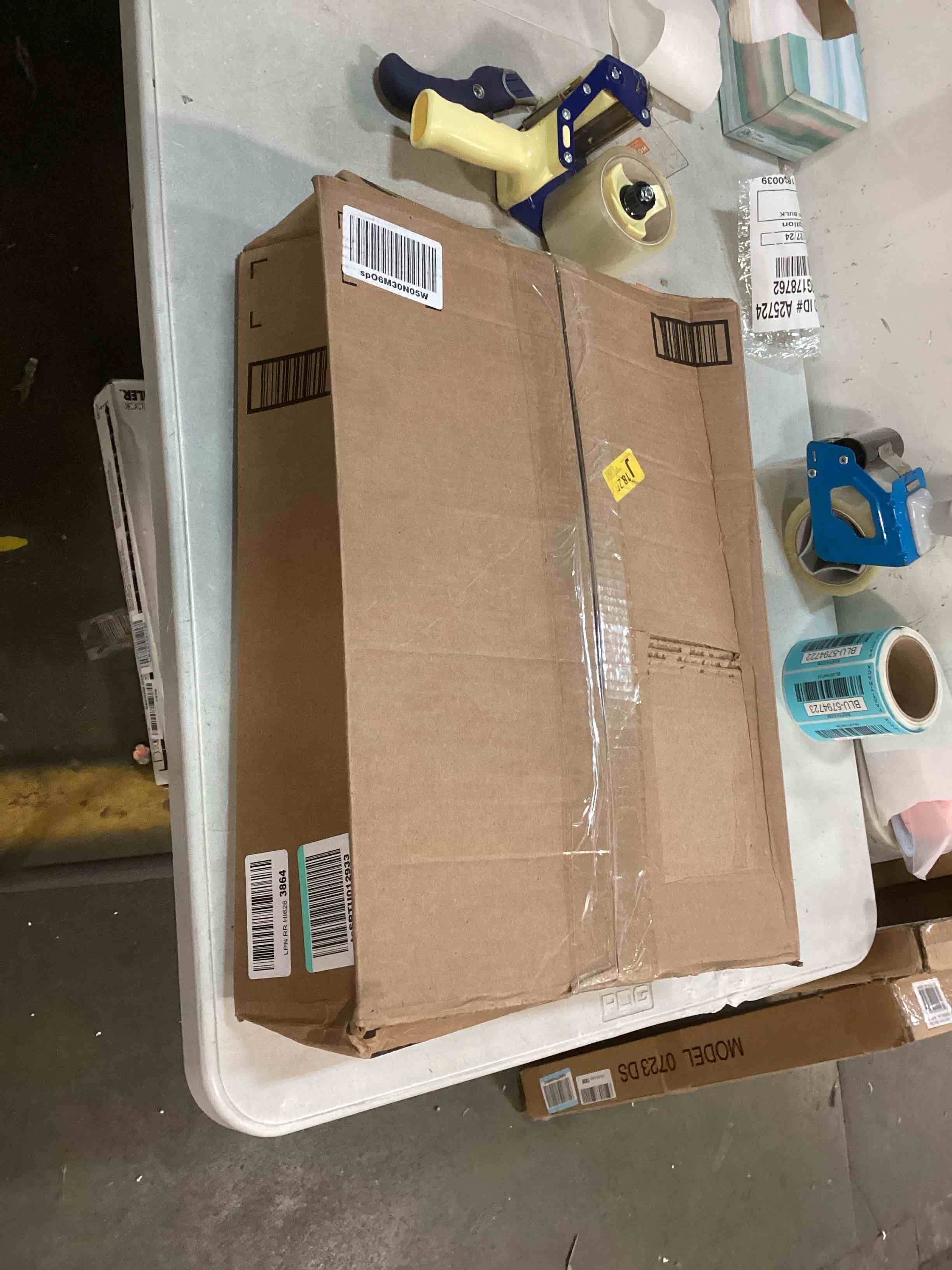 https://s3.amazonaws.com/lotting-images-prod/bidfta/BLU5797655_1707138496998.jpeg