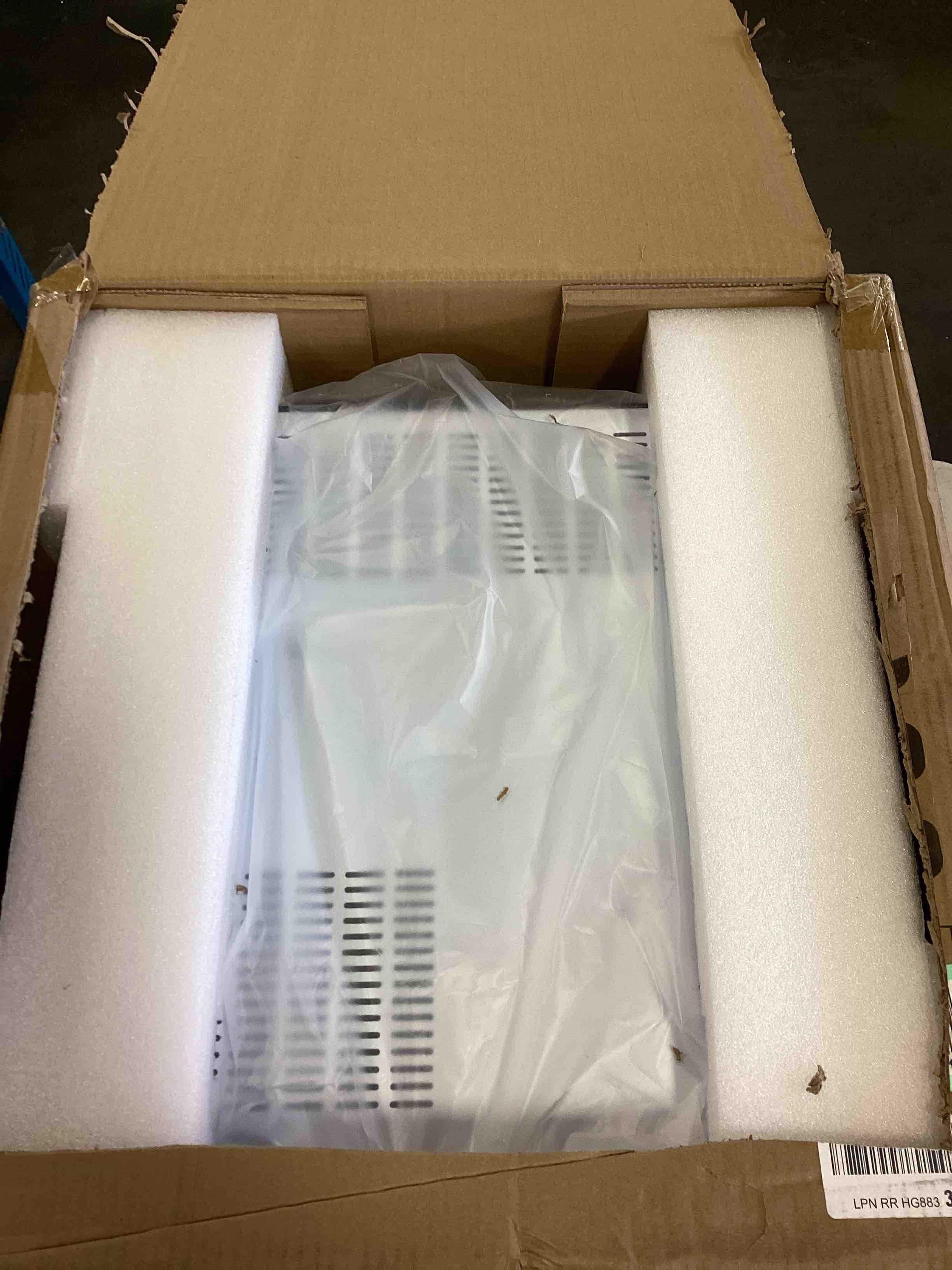 https://s3.amazonaws.com/lotting-images-prod/bidfta/BLU5798599_1705343530862.jpeg