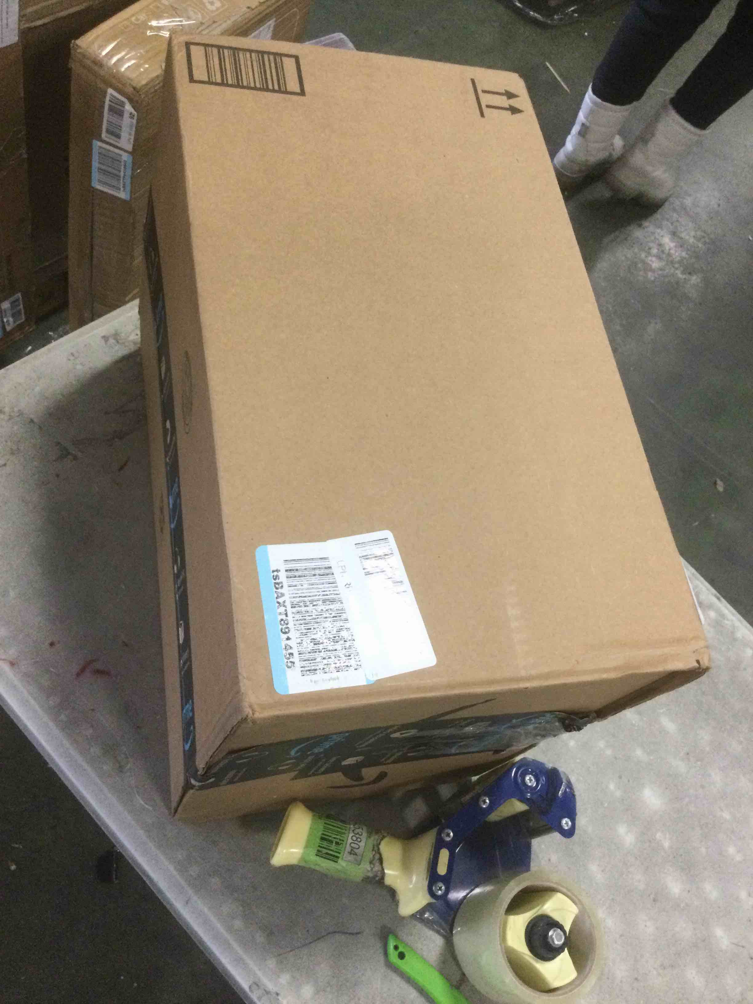 https://s3.amazonaws.com/lotting-images-prod/bidfta/BLU5798699_1705346867360.jpeg
