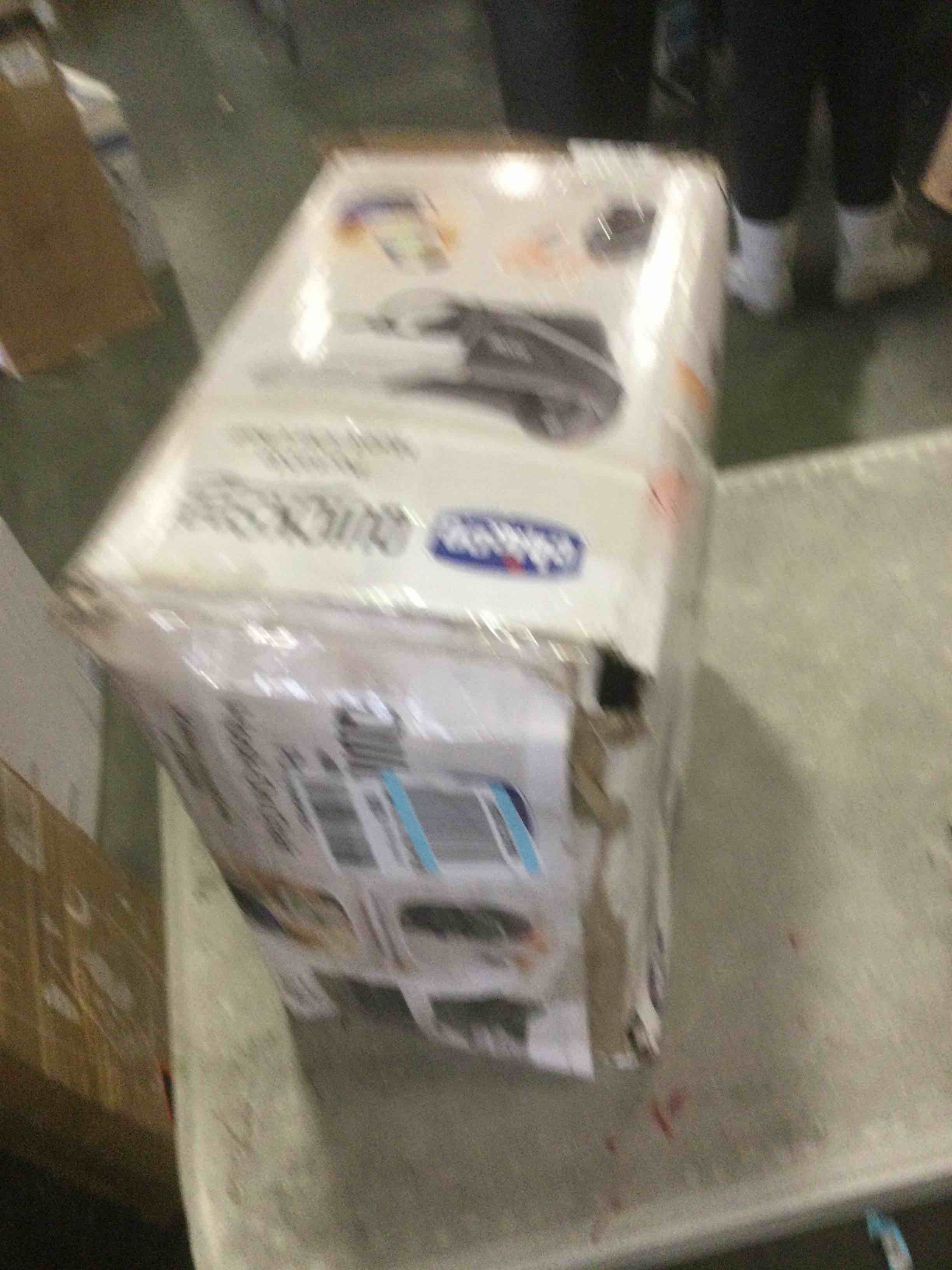 https://s3.amazonaws.com/lotting-images-prod/bidfta/BLU5798700_1705346715539.jpeg